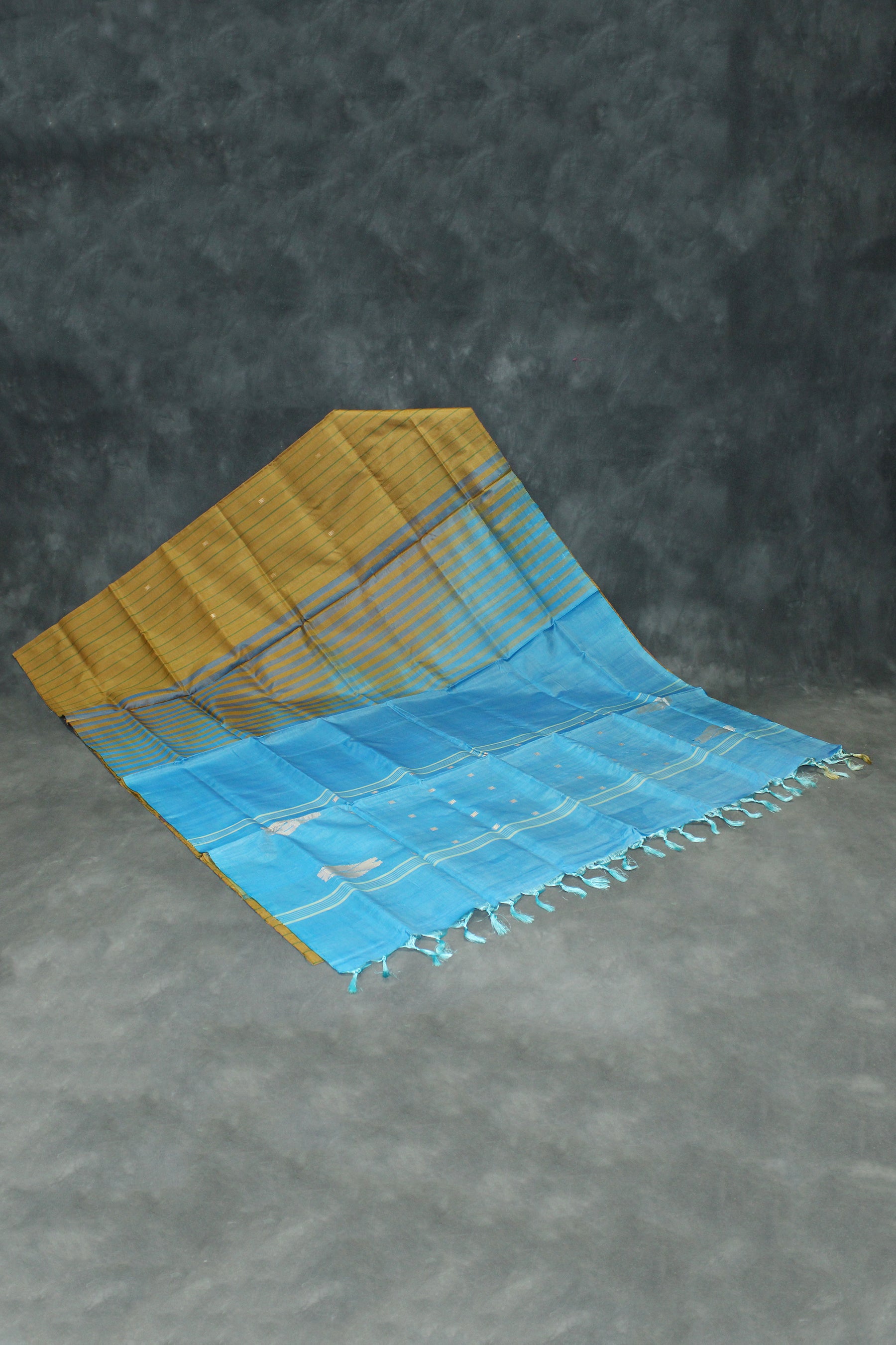 Sea Blue Vaazhai Naar (Banana Pith) Borderless Saree with Small Butta - from Aruppukottai