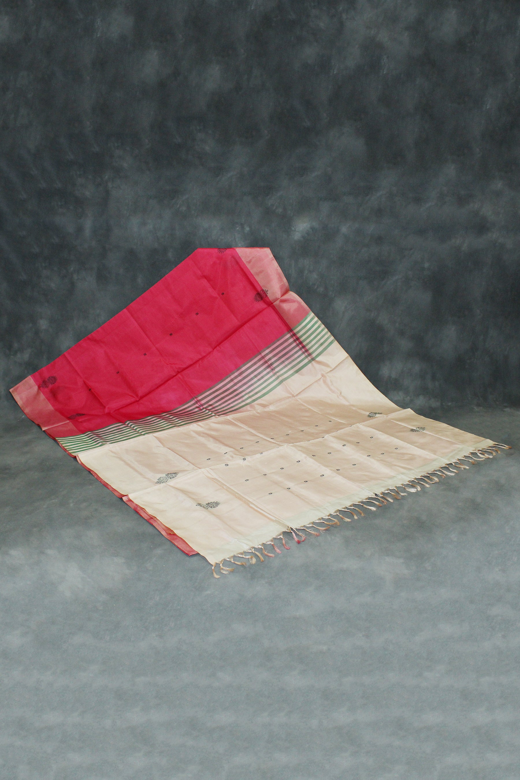 Beige Vaazhai Naar (Banana Pith) Saree with Small Butta - Borderless Traditional