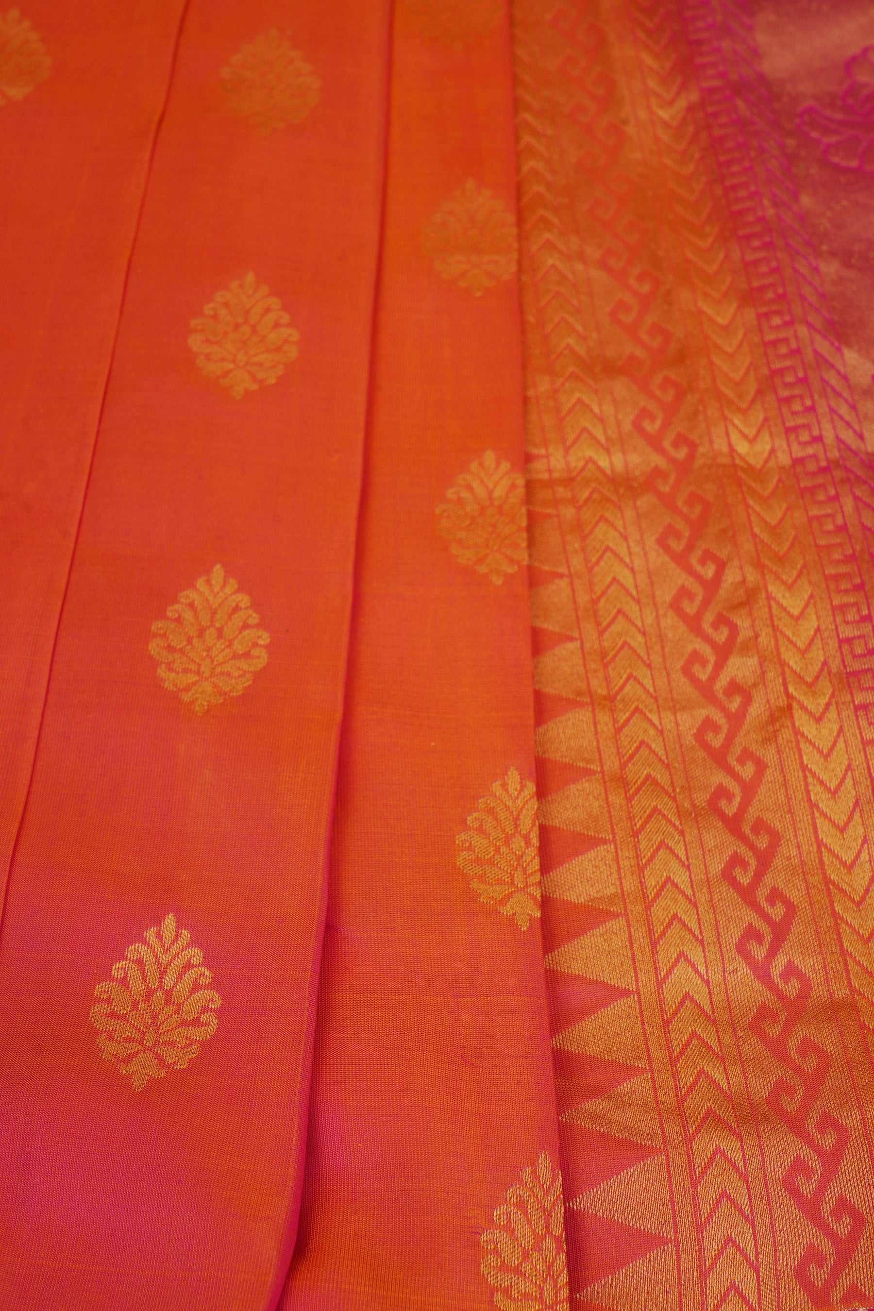 Red Double Warp Handloom Silk Saree with Design Borders - View 2 - JCS Fashions