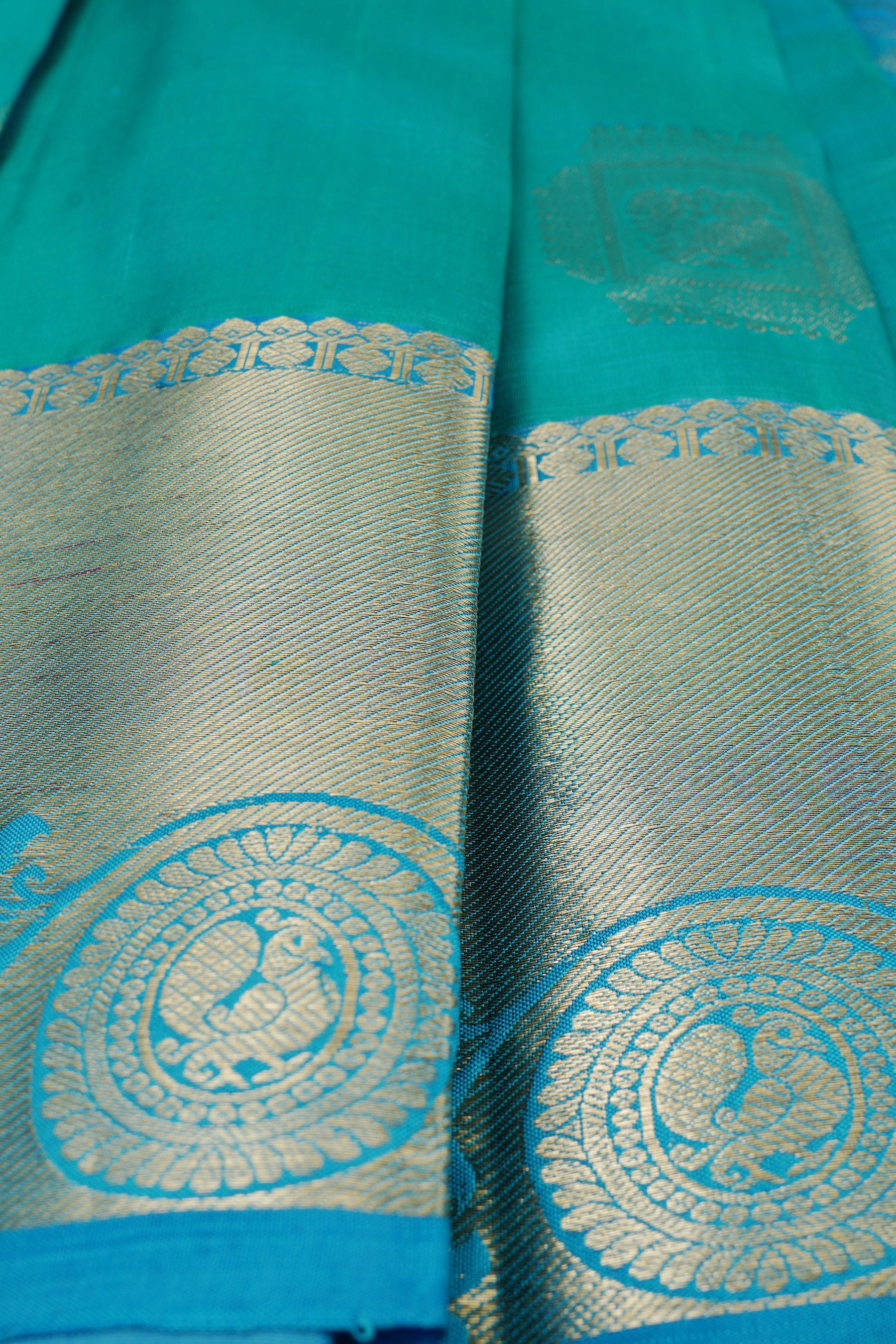 Blue Kanchipuram Handloom Silk Masterpiece with Grand - View 3 - JCS Fashions