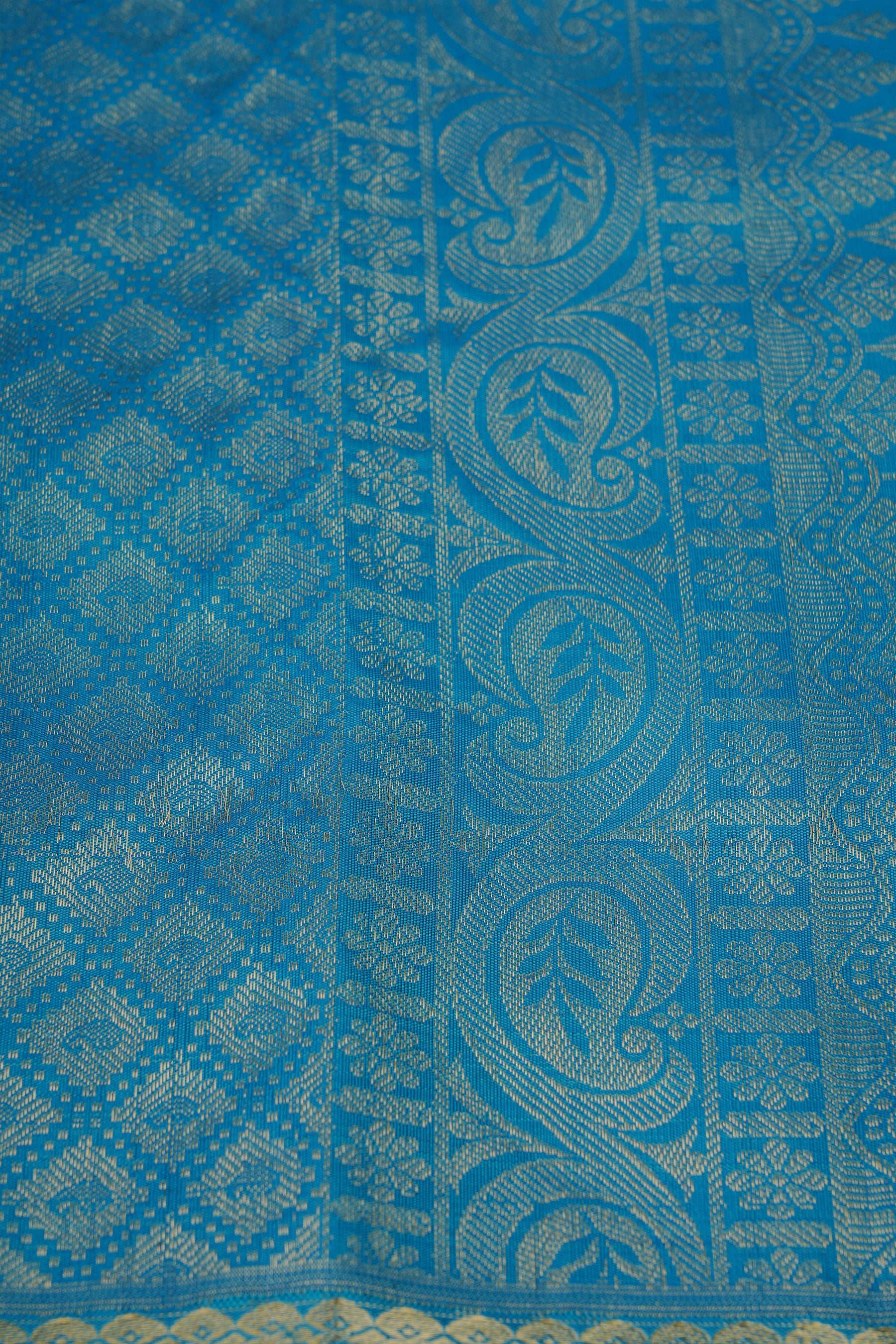 Blue Kanchipuram Handloom Silk Masterpiece with Grand - View 4 - JCS Fashions