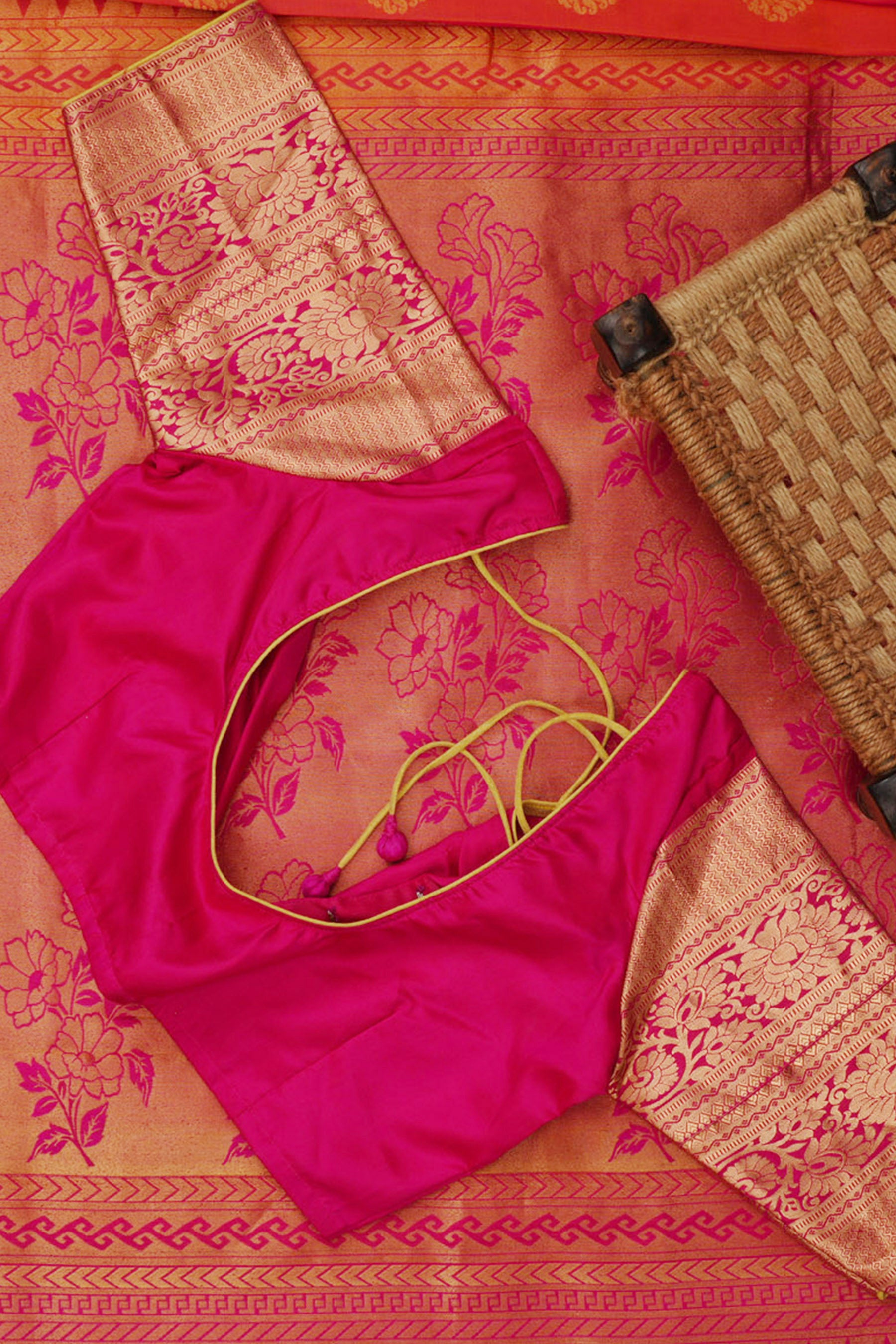 Red Double Warp Handloom Silk Saree with Design Borders - View 8 - JCS Fashions
