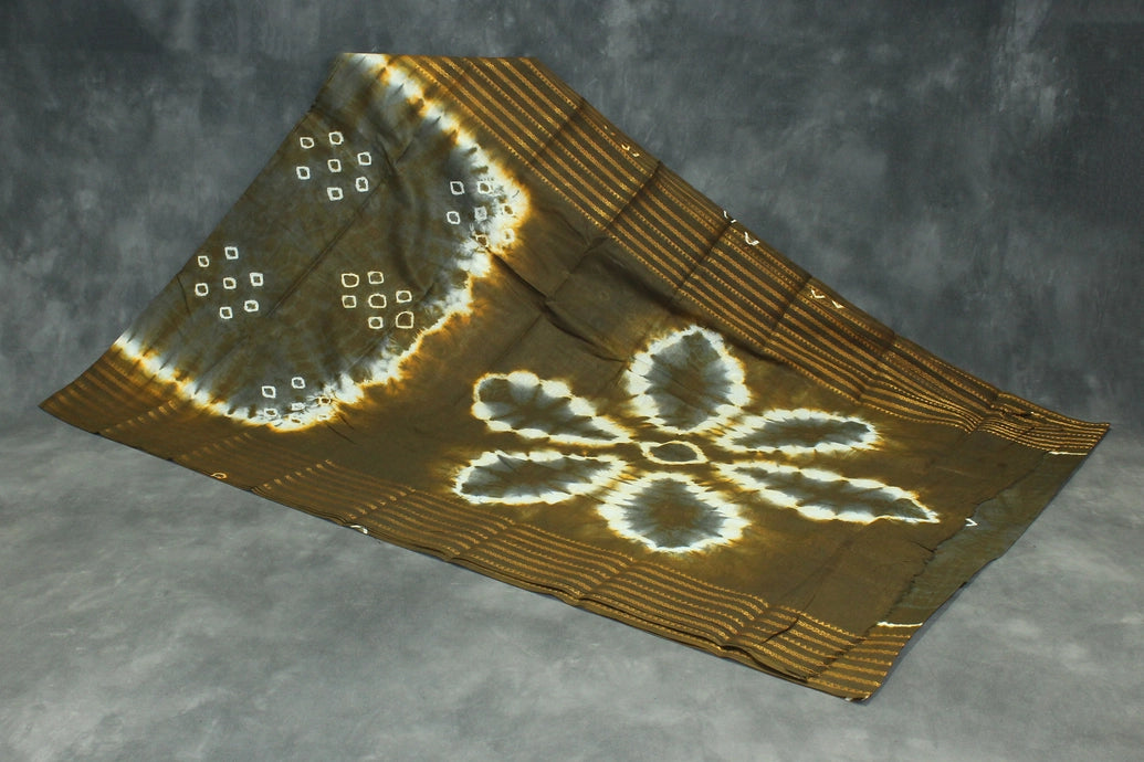 Grey Sungudi Cotton Bandhani Saree with Golden Zari Border and Unstitched Blouse