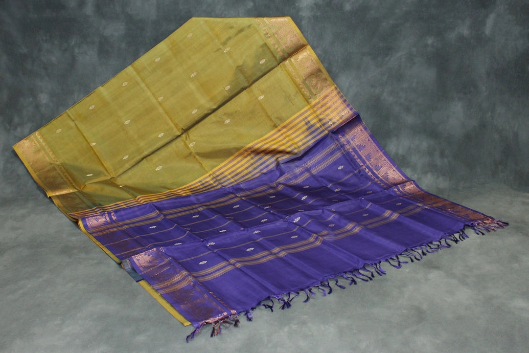 Banana pith/ Vaazhai naar saree with beautiful Zari border, Comes with full body small butta,
No blouse piece
