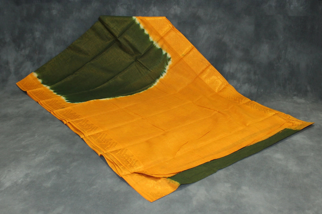Mehendi Green Sungudi Cotton Saree with Gold Zari Border and Vaira Oosi Pattern