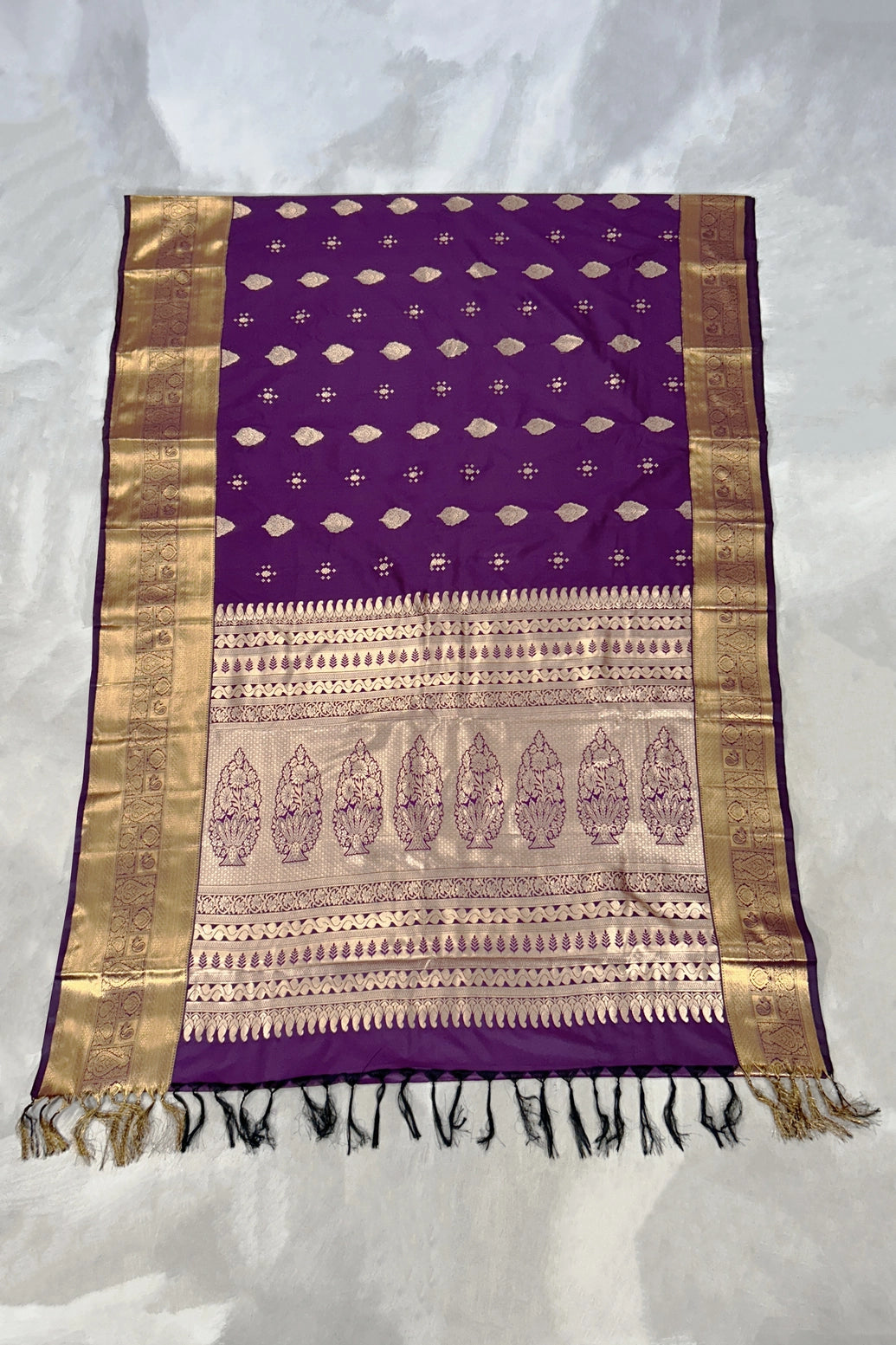 Purple Pure Silk Saree with Heavy Pallu and Traditional Border with Blouse Piece