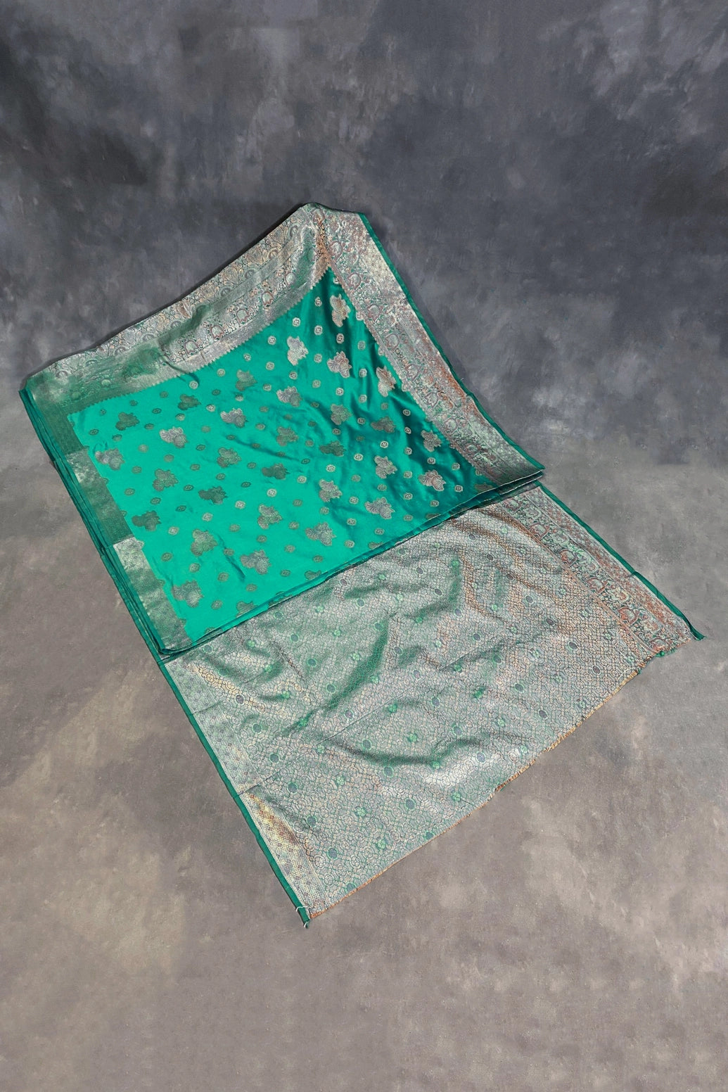 Jungle Green Marathi Tadka Soft Silk Saree with Zari Pallu and Floral Weaving for Women