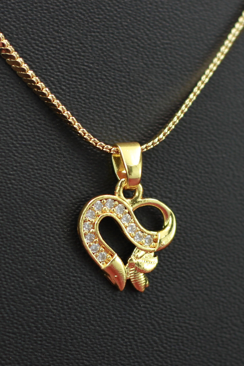 Gold-Tone Textured Chain Necklace with Pendant for Women, Elegant Ethnic Wear