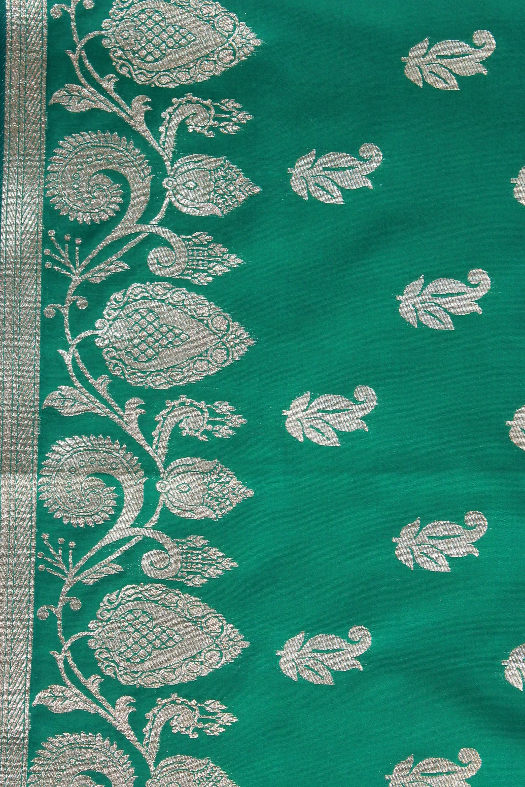Green Soft Silk Banarasi Zari Saree with Floral and Mango Motifs, Contrast Border and Pallu, Tassels