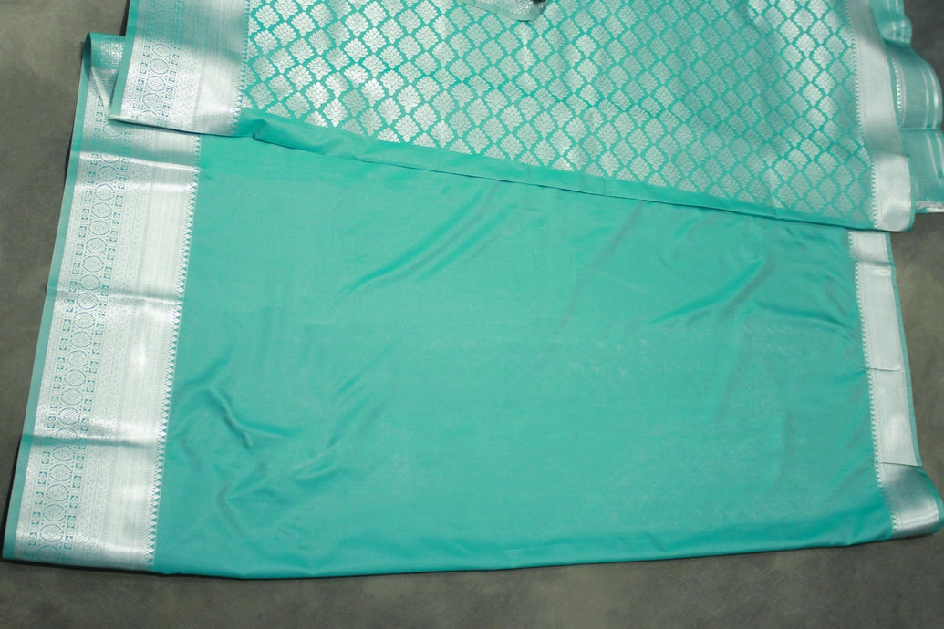 Green Bridal Vaira Oosi Semi Silk Saree with Silver Zari Border and Blouse Piece