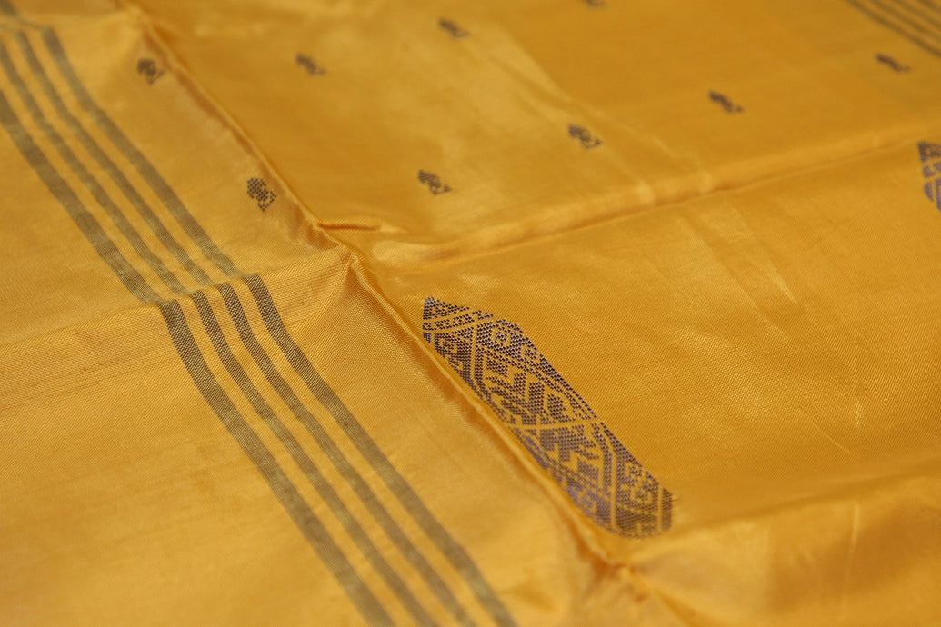 Vaazhai Naar (Banana Pith) Orange Borderless Saree with Purple Pallu and Small Buttas