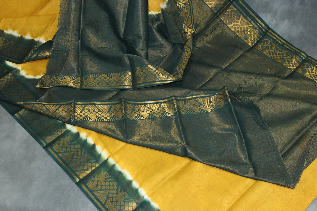 Fabric: Pure Sungudi Cotton
Design: Vaira Oosi (Diamond Line) Zari pattern throughout the body
Border: both side Gold Zari Border
S