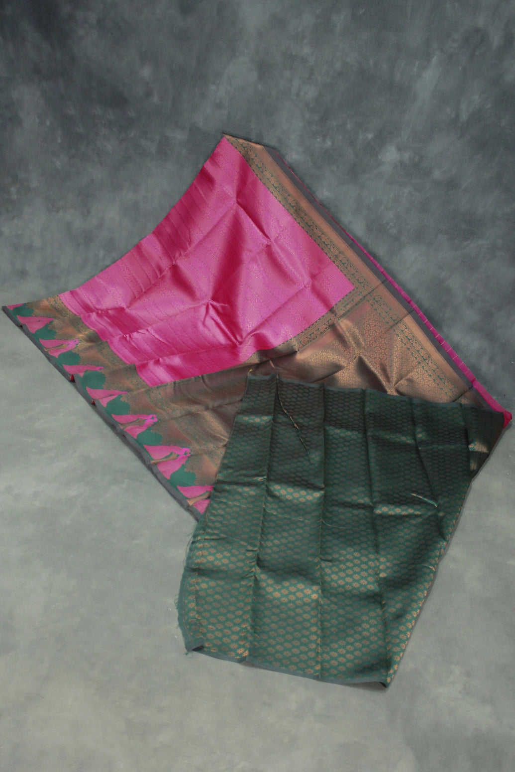 Magenta Pink Kubera Silk Saree with Peacock Design Border and Contrast Pallu for Women