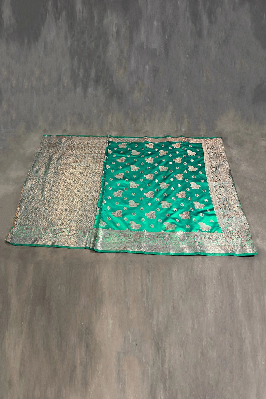Jungle Green Marathi Tadka Soft Silk Saree with Zari Pallu and Floral Weaving for Women