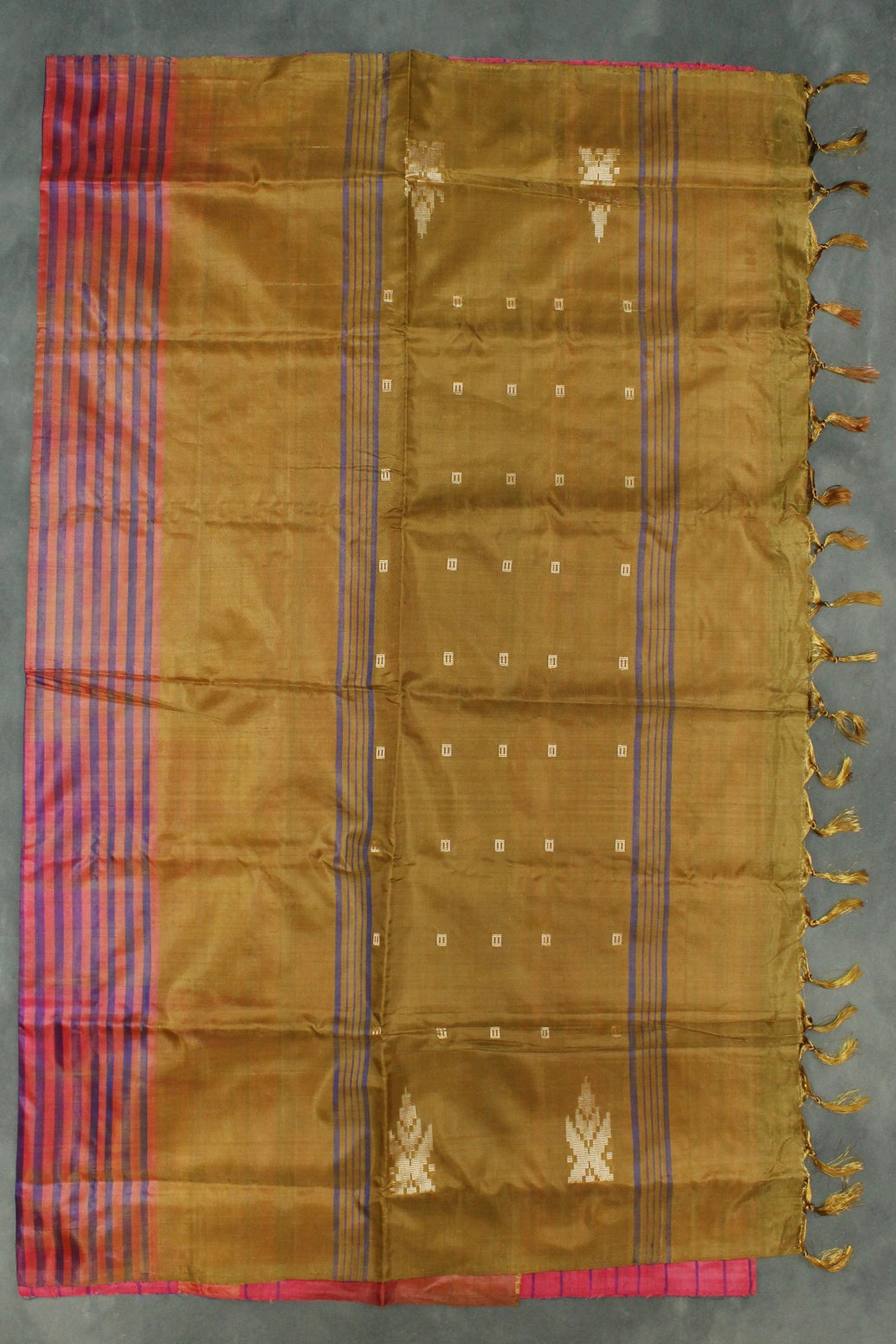 Vaazhai Naar Banana Pith Borderless Saree with Full-Body Buttas - Pink