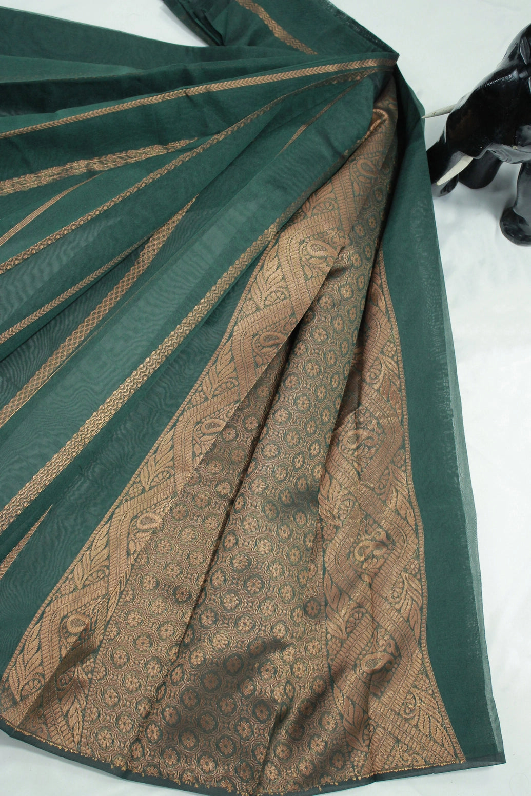 Dark Green Silk Cotton Saree with Zari Border and Blouse Piece, Border Less Design for Women