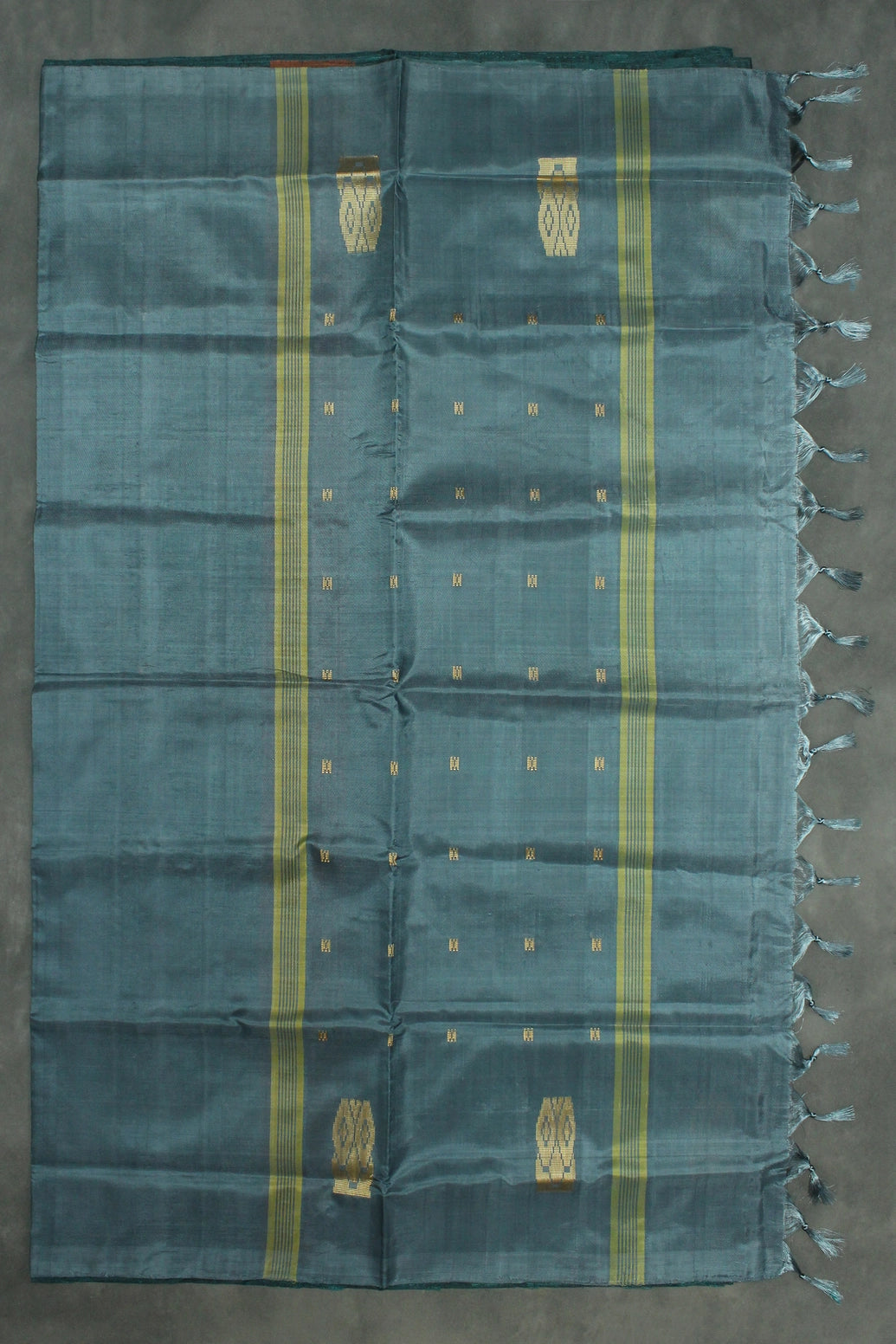 Grey Vaazhai Naar (Banana Pith) Borderless Saree with Small Butta – Classic Ethnic Drape