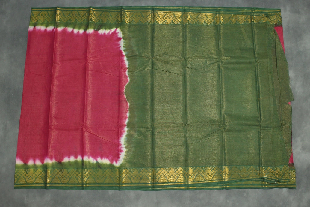 Onion Pink Sungudi Cotton Saree with Green Gold-Tone Zari Border and Vaira Oosi Diamond Pattern