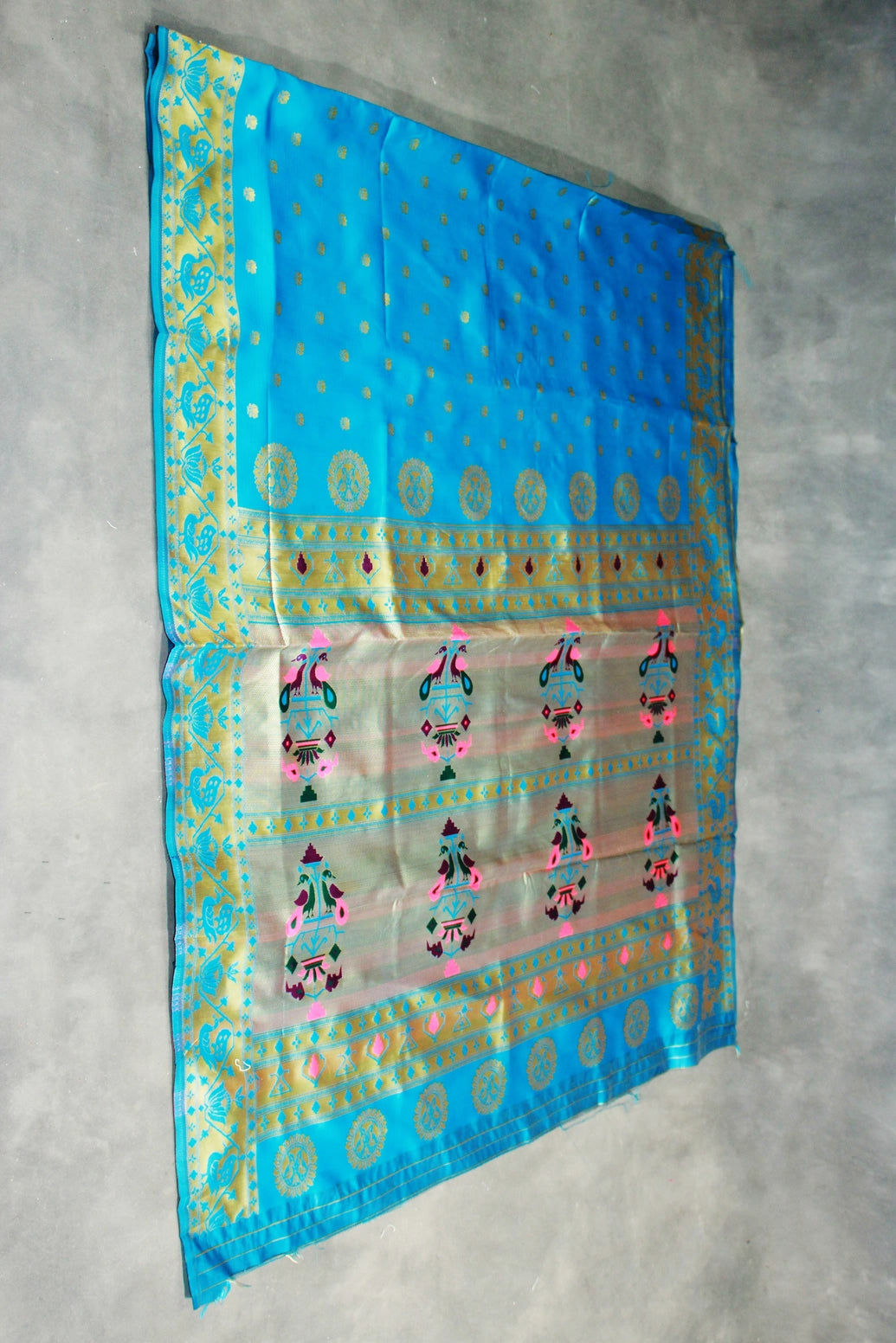 Paithani Pure Silk Peacock Design Pallu Saree With Design Border, Full body comes with butties
Saree Fabric: Jacquard
Pattern: Zari Woven
B