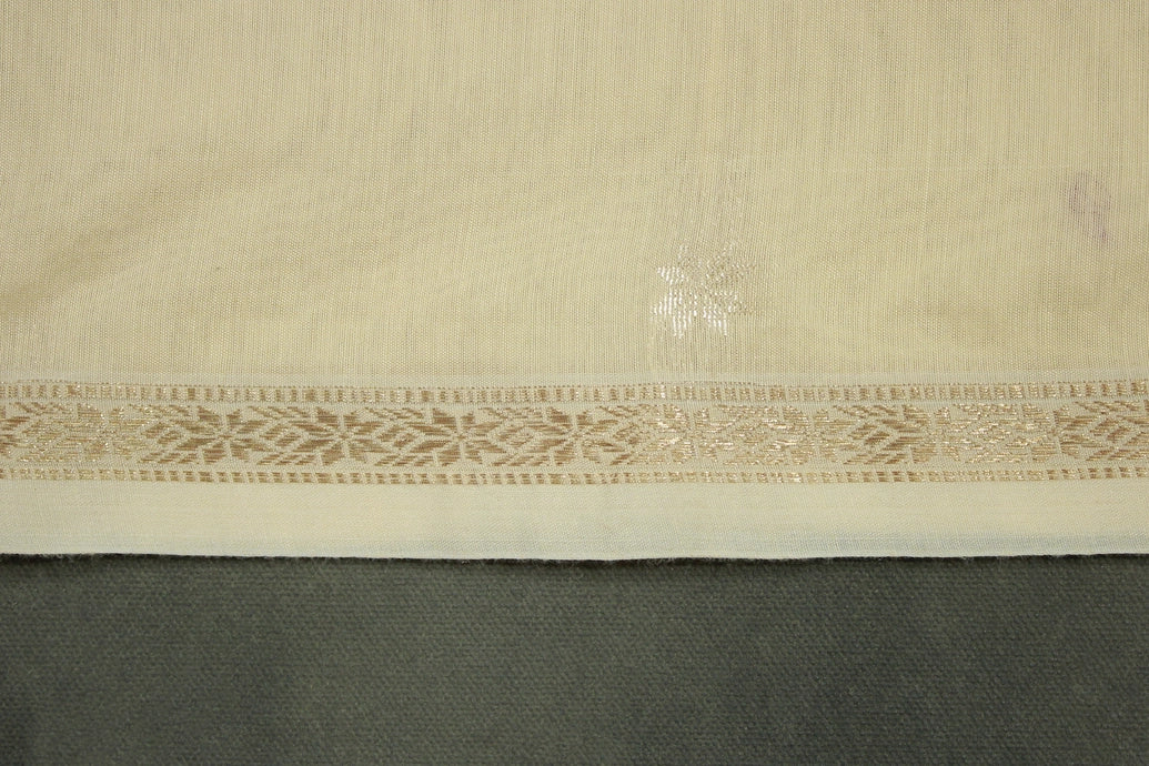 Eswari Textiles Maheswari Silk Cotton Saree with Butta & Zari Border, Cream Body, Blouse Piece Included