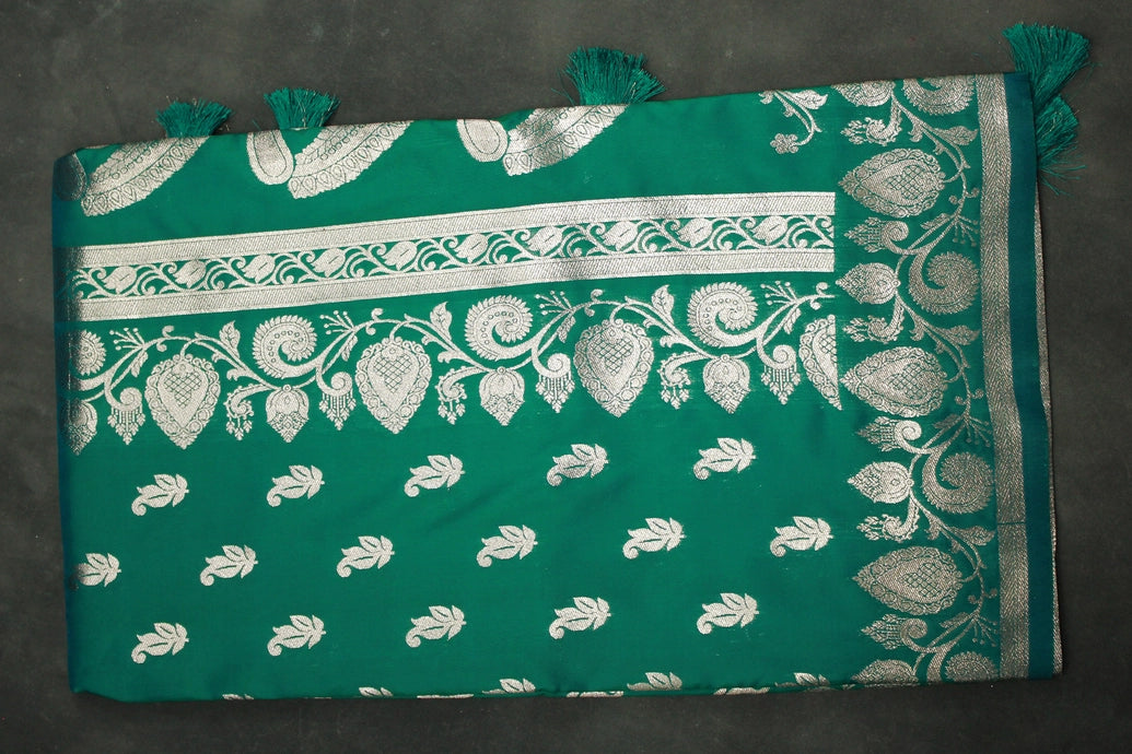 Green Soft Silk Banarasi Zari Saree with Floral and Mango Motifs, Contrast Border and Pallu, Tassels