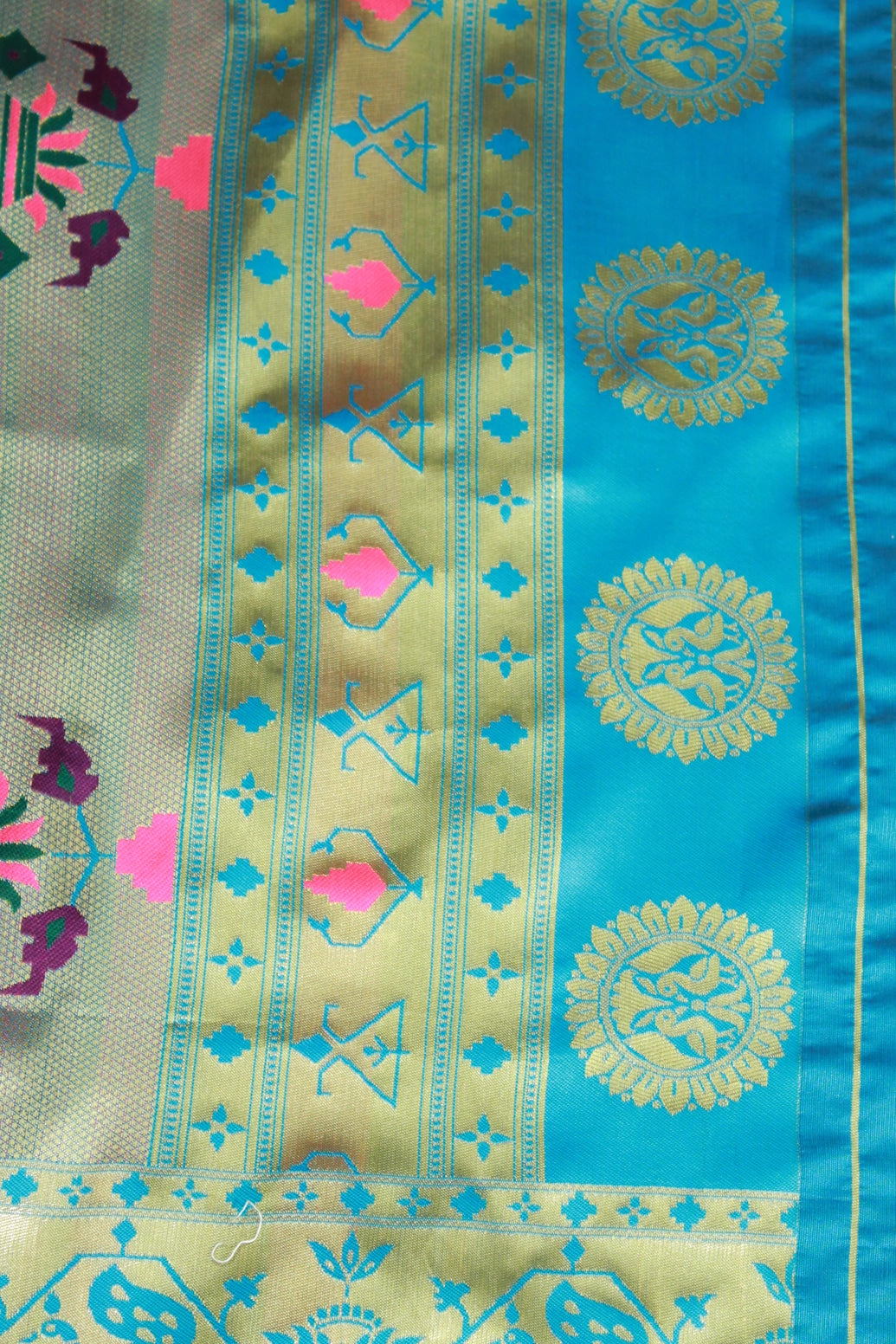 Paithani Pure Silk Peacock Design Pallu Saree With Design Border, Full body comes with butties
Saree Fabric: Jacquard
Pattern: Zari Woven
B
