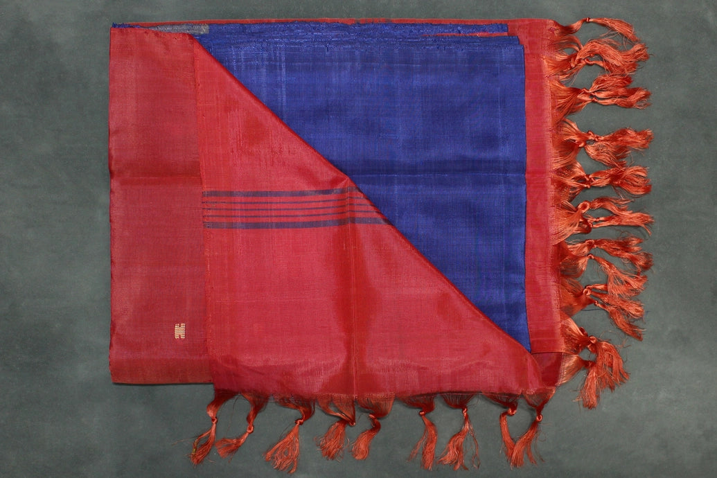 Vaazhai Naar (Banana Pith) Borderless Saree in Red with Contrasting Blue Pallu, Small Buttas & Fringed Tassels