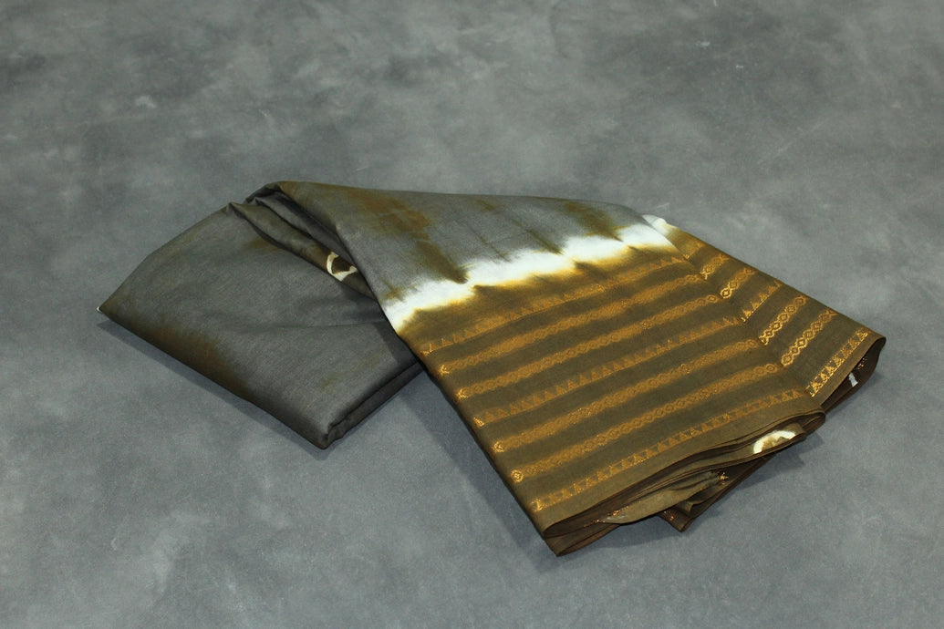 Grey Sungudi Cotton Bandhani Saree with Golden Zari Border and Unstitched Blouse