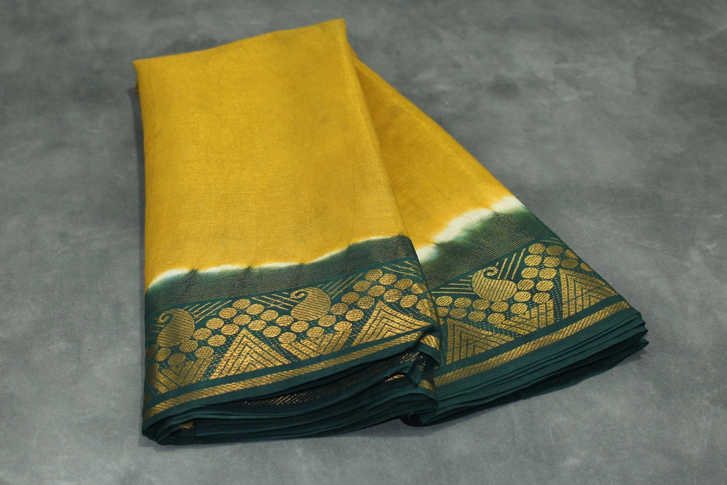 Fabric: Pure Sungudi Cotton
Design: Vaira Oosi (Diamond Line) Zari pattern throughout the body
Border: both side Gold Zari Border
S