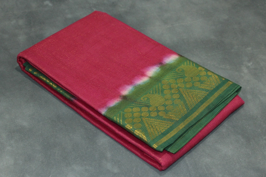 Onion Pink Sungudi Cotton Saree with Green Gold-Tone Zari Border and Vaira Oosi Diamond Pattern