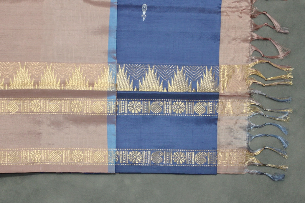 Banana pith/ Vaazhai naar saree with beautiful Zari border, Comes with full body small butta,
No blouse piece