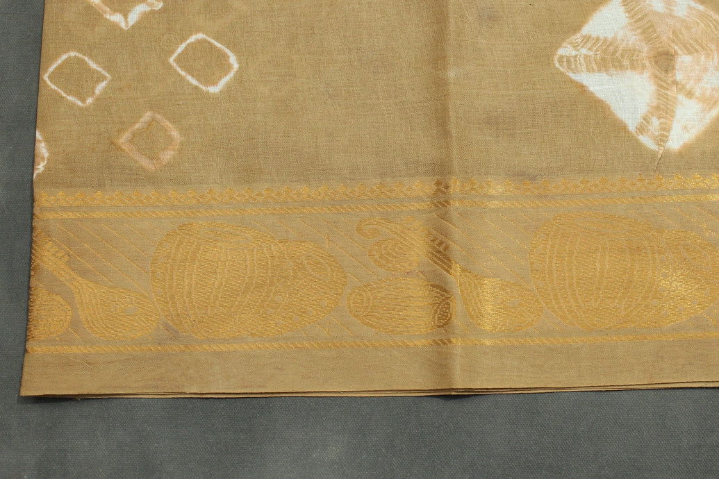 Maroon Sungudi Cotton Bandhani Saree with Golden Zari Border and Traditional Instrument Motifs, Unstitched Blouse Included Saree JCS Fashions