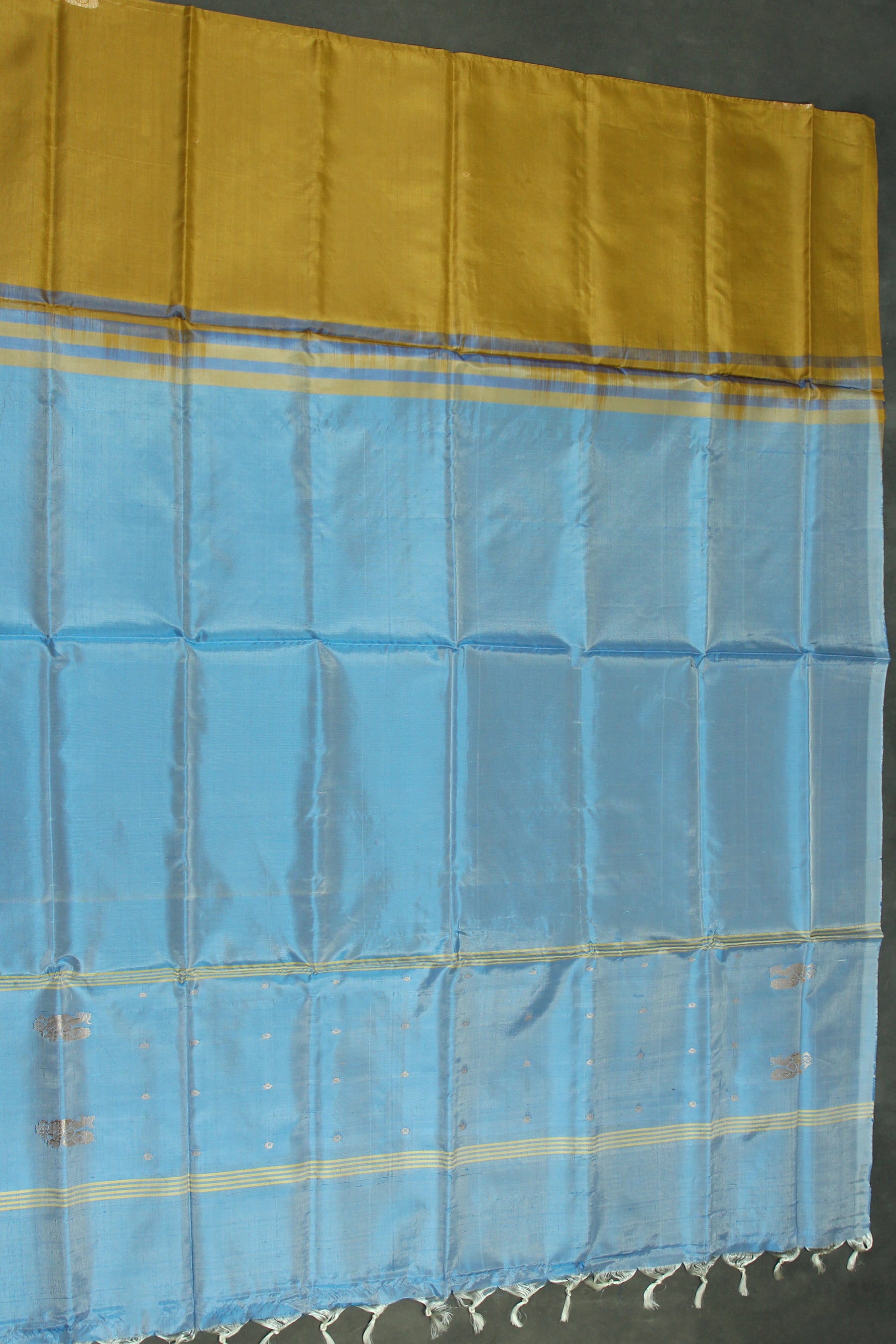 Blue Vaazhai Naar (Banana Pith) Borderless Saree with Small Butta and Gold Pallu