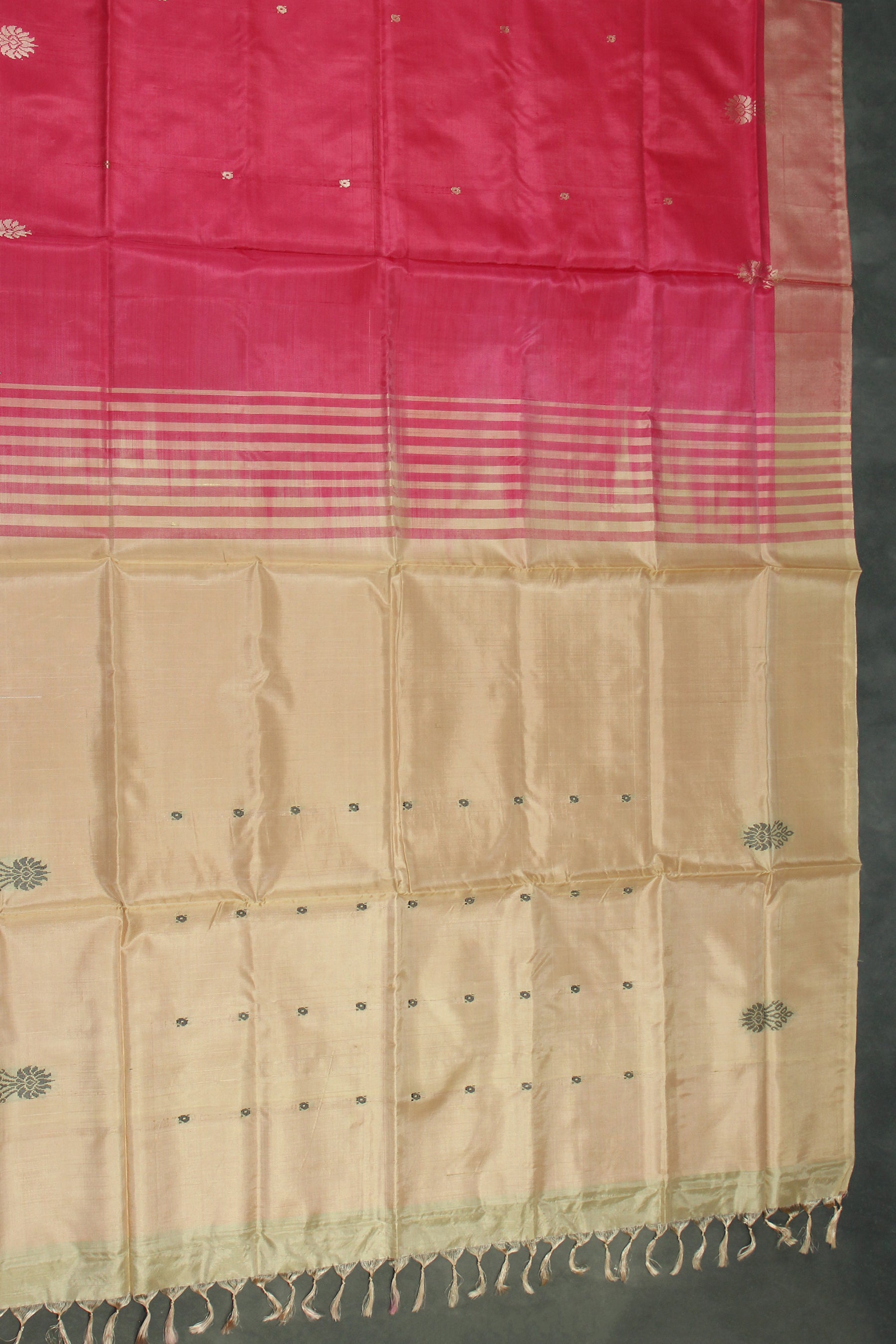 Biscuit Beige Vaazhai Naar (Banana Pith) Borderless Saree with Pink Pallu