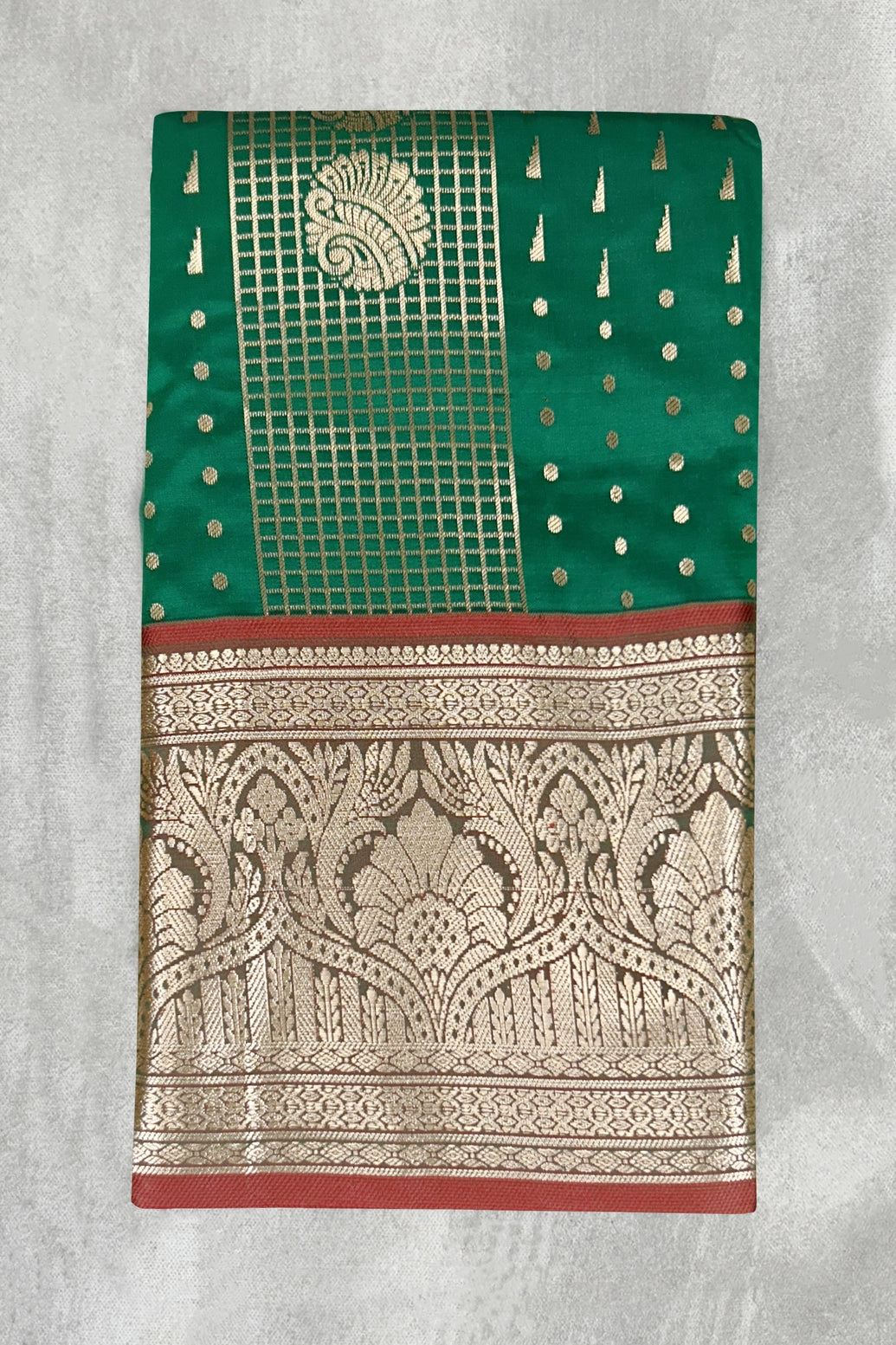 Green Pure Silk Saree with Heavy Zari Pallu and Border, Silk Mark Certificate, with Blouse Piece - 5.5 meters