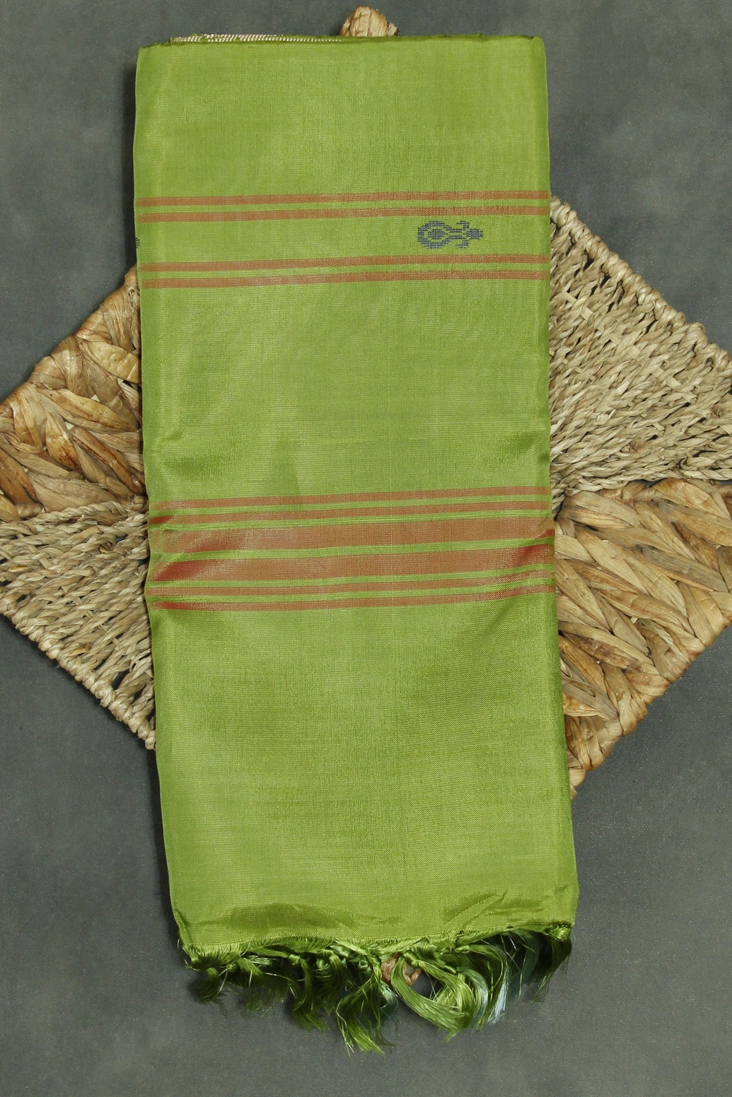 Pear Green Vaazhai Naar (Banana Pith) Borderless Saree with Small Butta - Pear Green