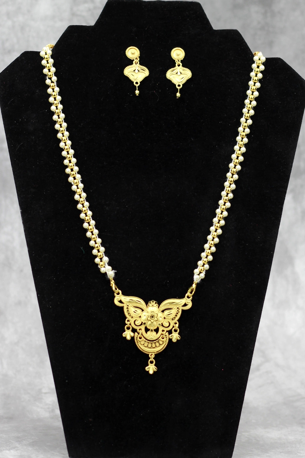 Traditional Gold-Tone Pearl Necklace Set with Floral Pendant & Drop Earrings - Gold