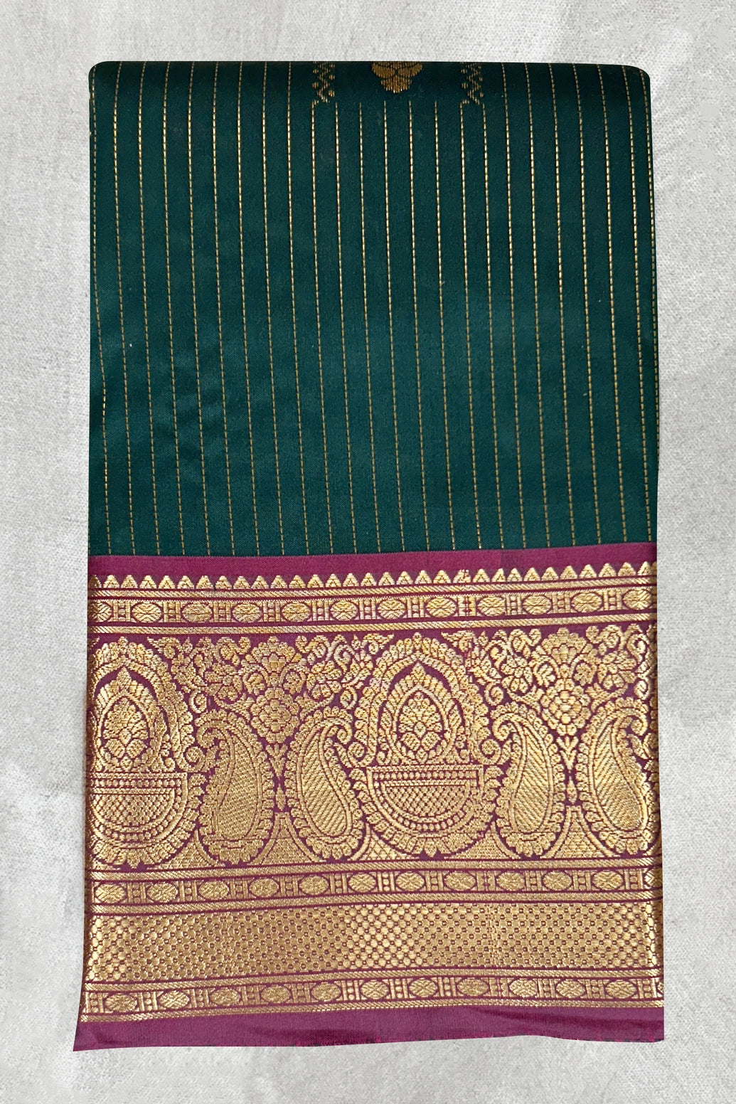 Green Pure Silk Saree with Heavy Pallu Border and Blouse, Traditional Woven Look - Green
