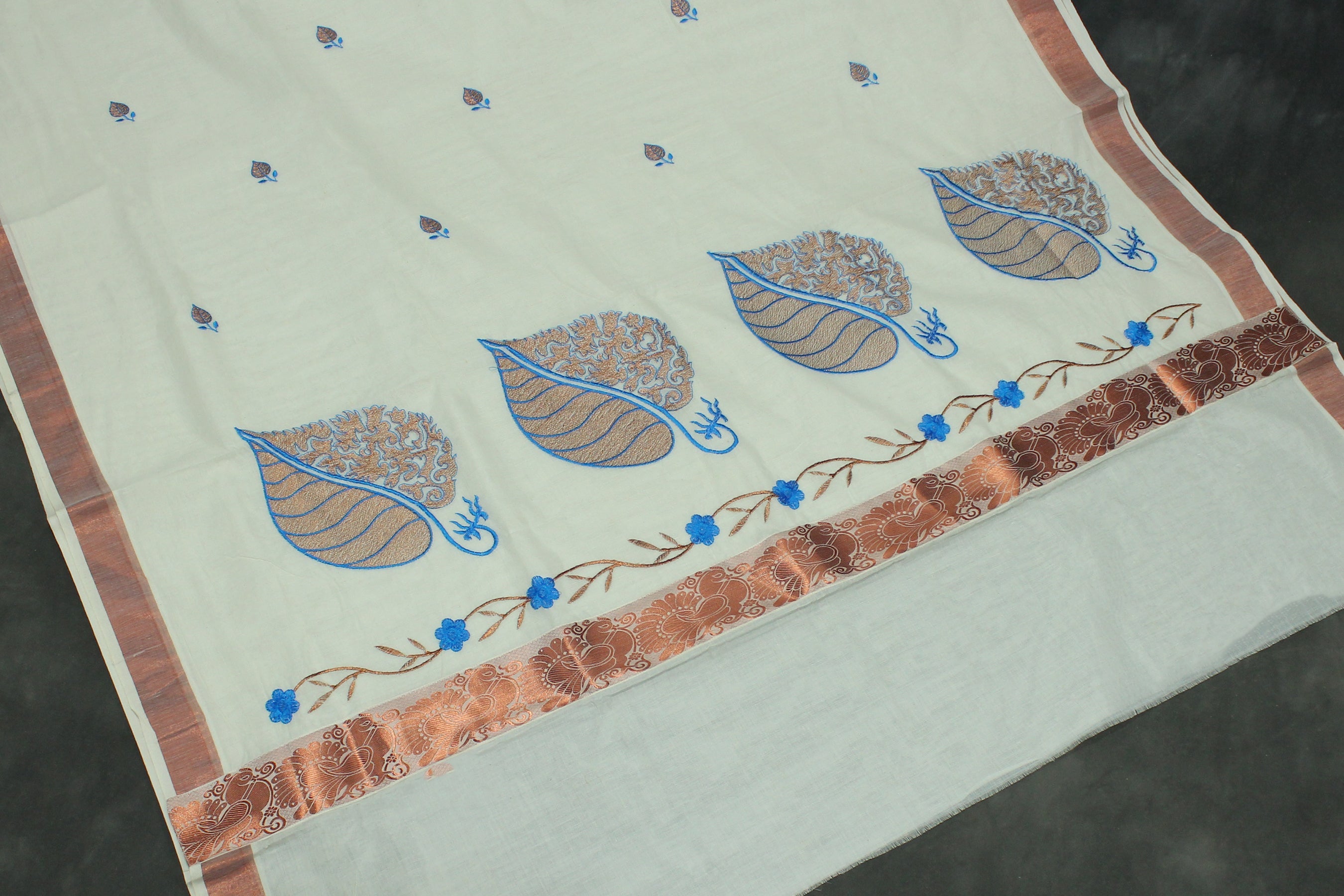 Pure Kerala Cotton White Saree with Copper Zari Border, Peacock Floral Embroidery and Blouse Piece — IMG-2