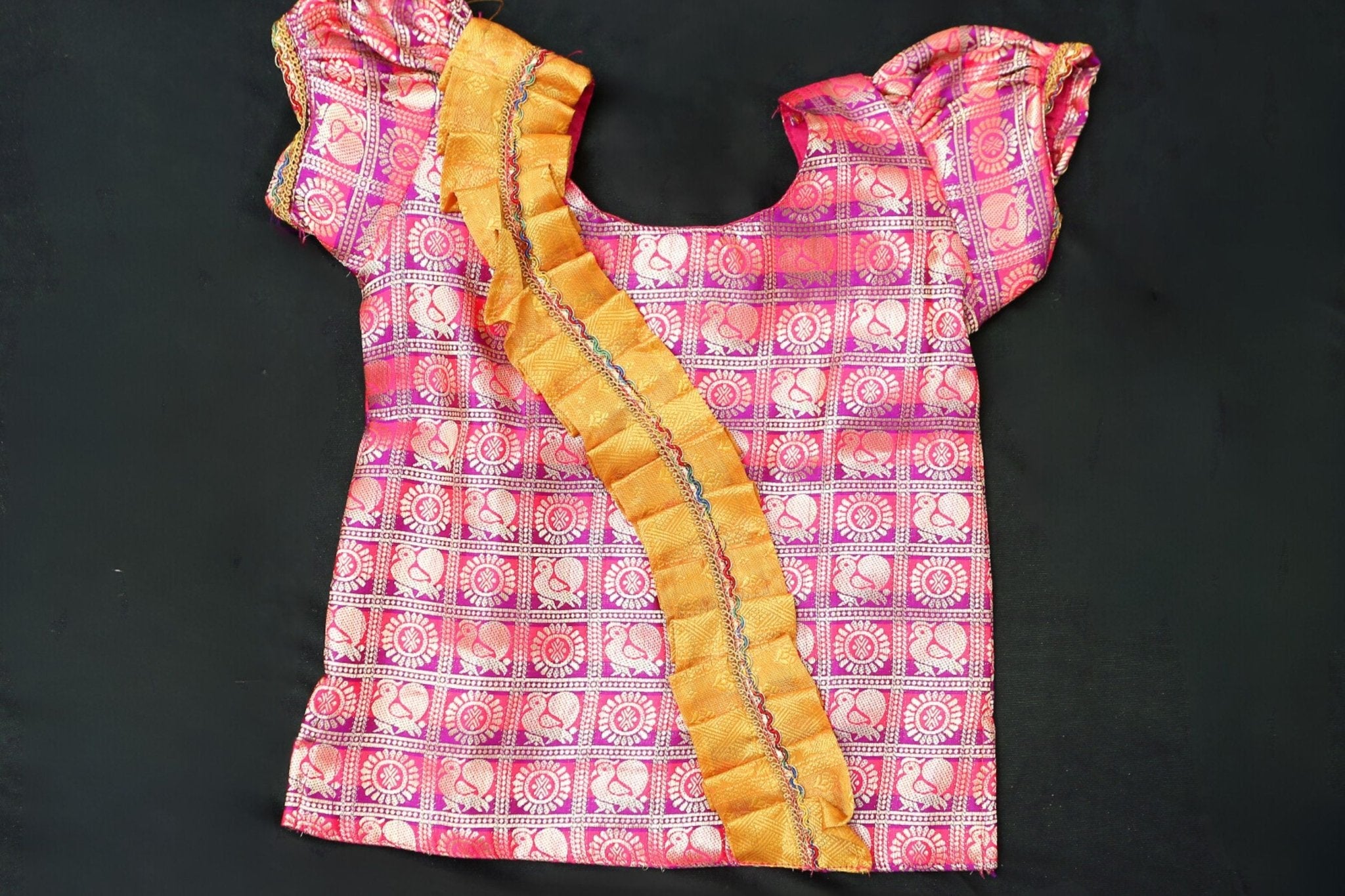 Elegant Banarasi Lehenga with Kanchipuram Border & Puff Sleeve Crop Top GIRLS JCS Fashions