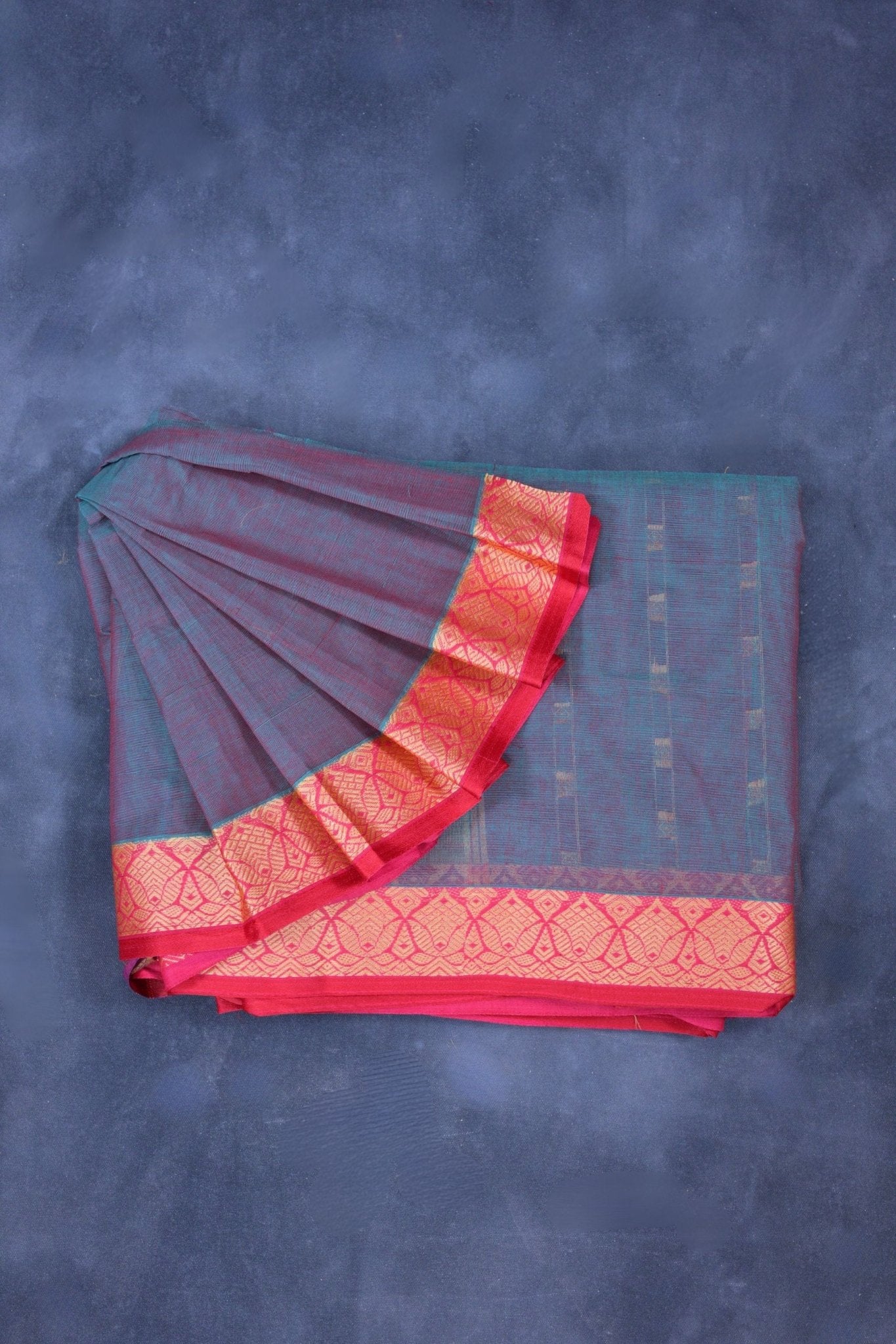 Elegant Cotton Saree with Rich Pallu: Combining Indian Tradition Saree JCS Fashions Dark green/red 5.5 meters