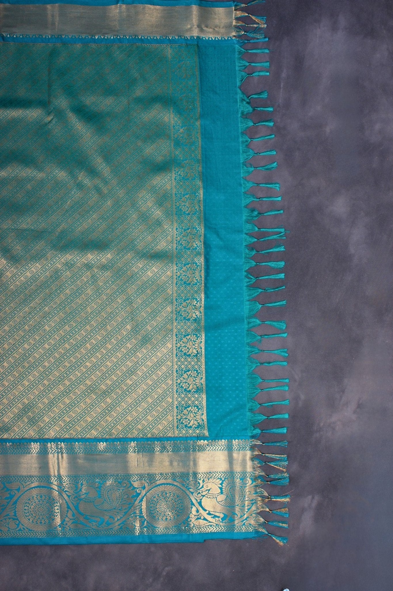 Elegant Kanchipuram Silk Saree with Floral Motifs and Dual Border Saree JCS Fashions