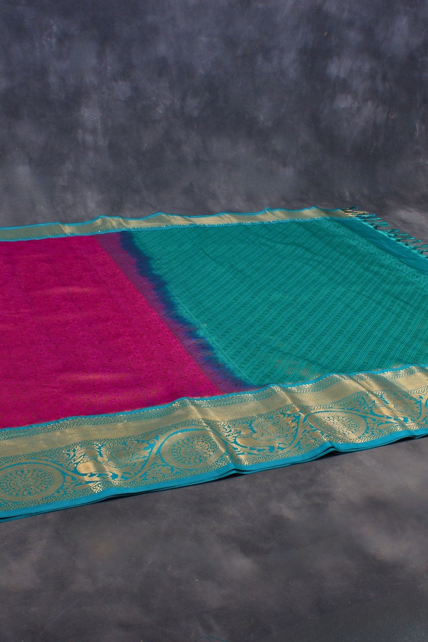 Elegant Kanchipuram Silk Saree with Floral Motifs and Dual Border Saree JCS Fashions