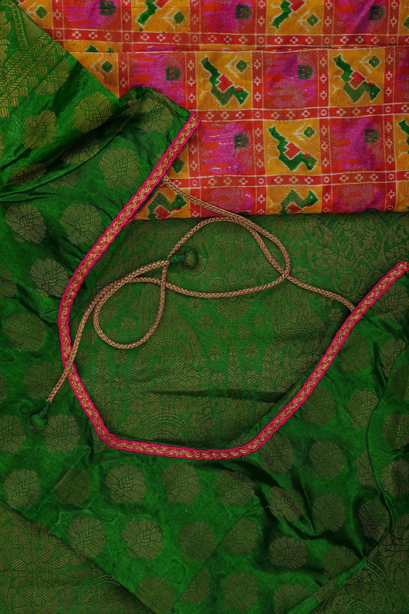 Elegant Soft Pochampally Silk Saree with Ikkat Weave & Kanchi Borders SAREE JCS Fashions