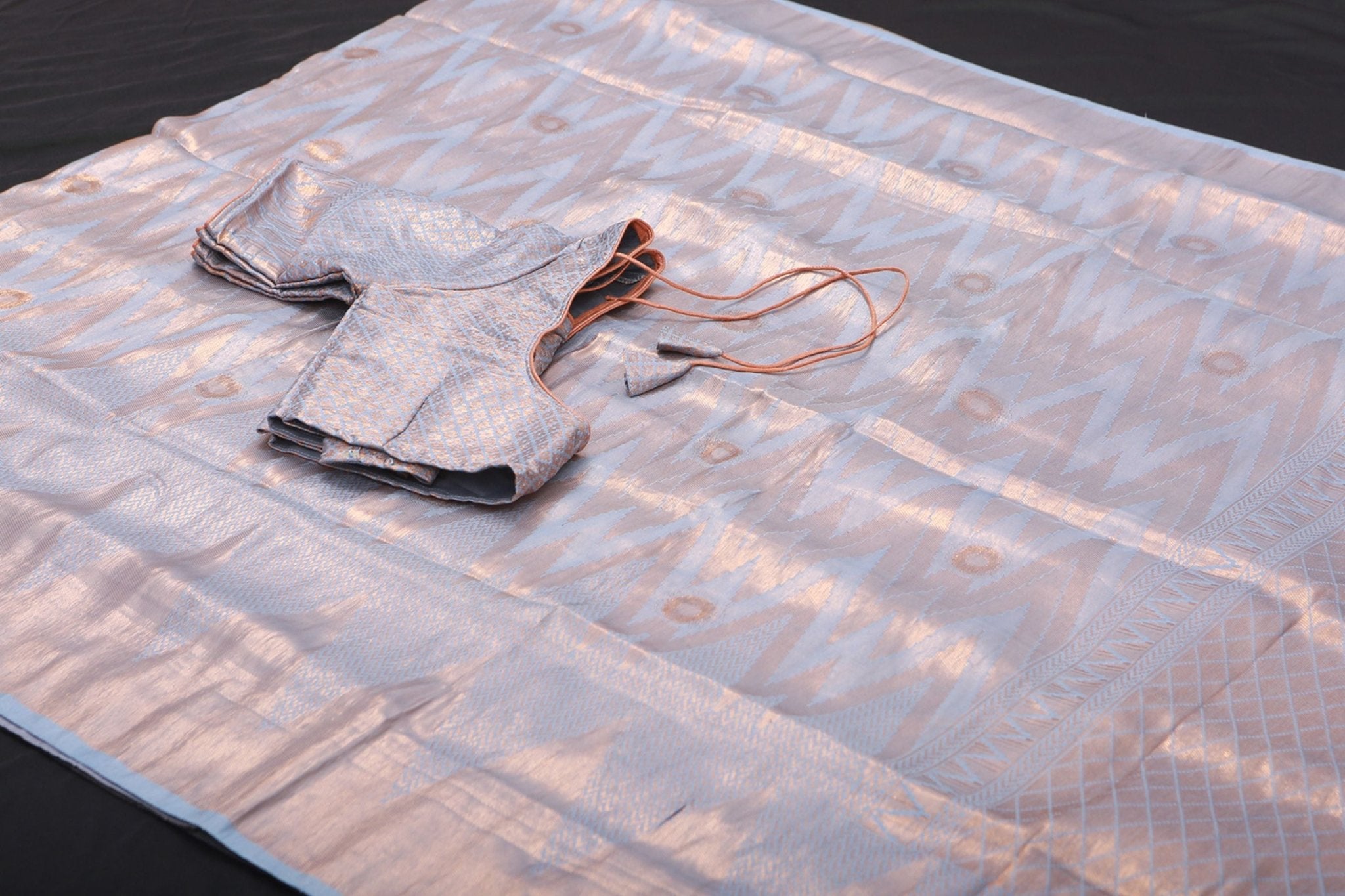 Golden Zari Temple Weaving Soft Semi-Silk Saree With Blouse SAREE JCS Fashions