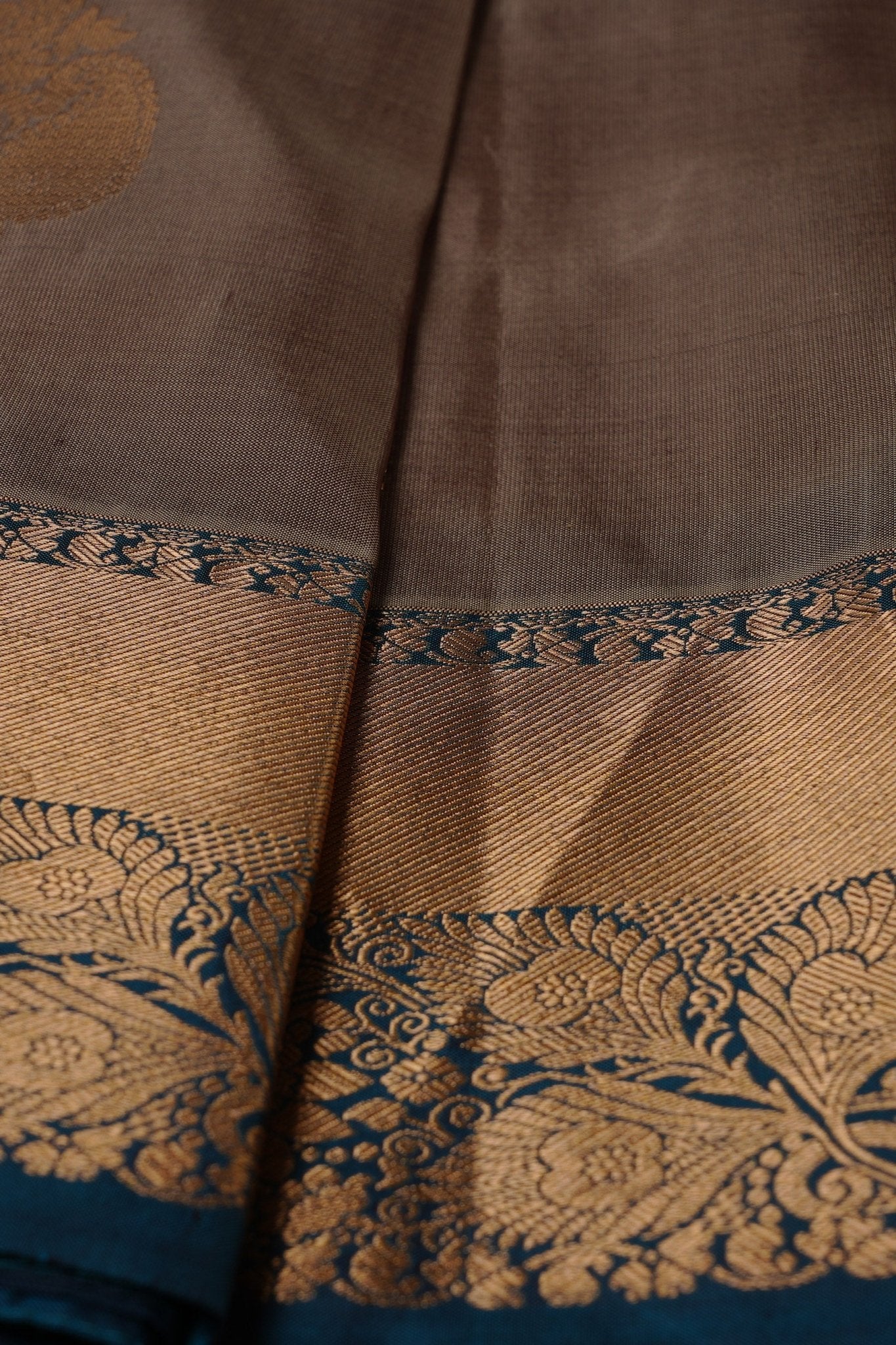 Lavish Handloom Silk Saree with Traditional Box Butties & Grand Pallu Saree JCS Fashions