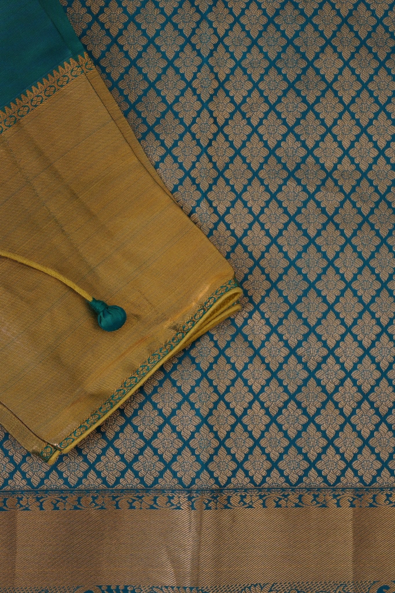 Lavish Handloom Silk Saree with Traditional Box Butties & Grand Pallu Saree JCS Fashions