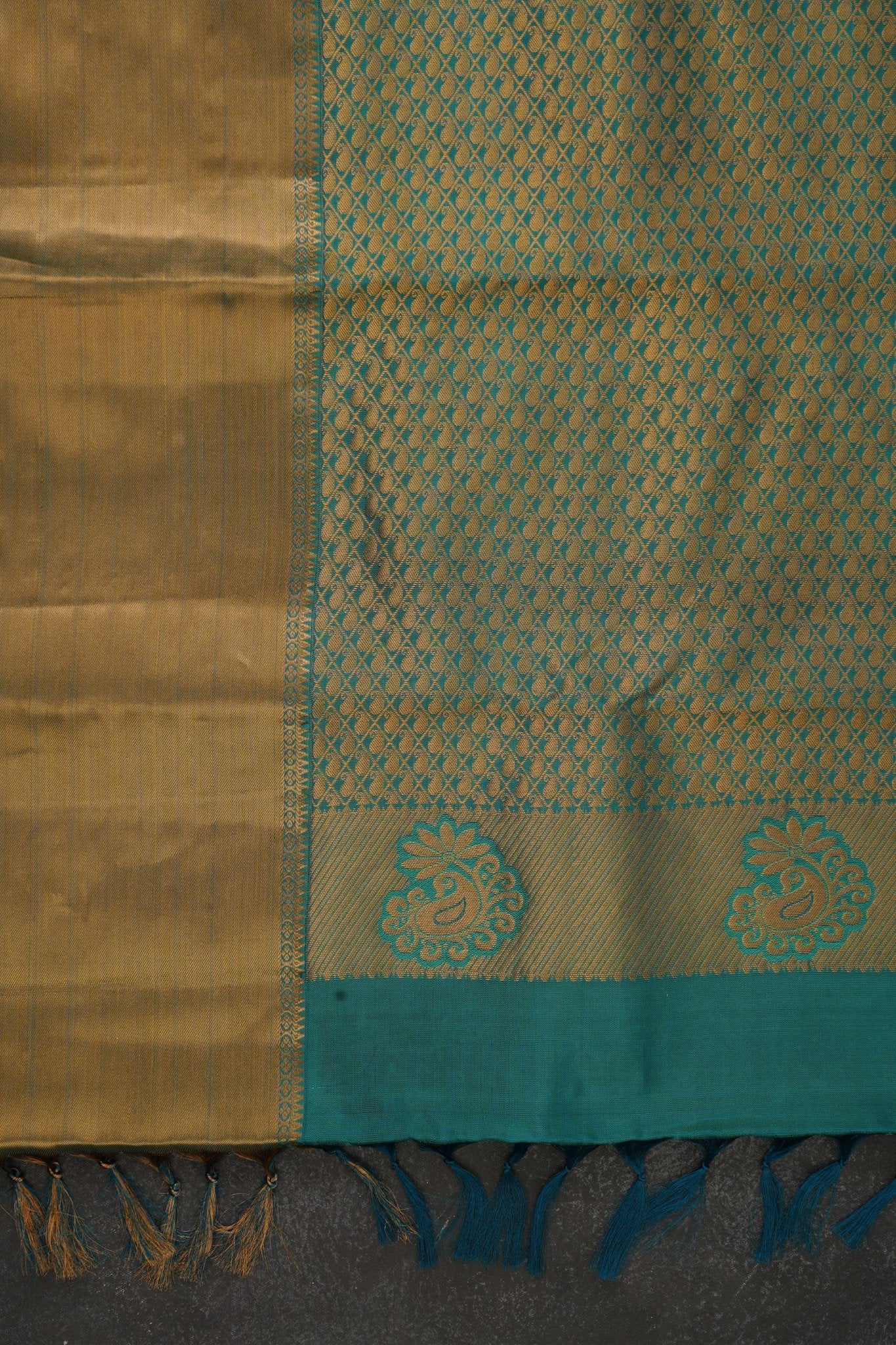 Luxurious Handloom Silk Saree with Grand Pallu & Stitched Blouse Saree JCS Fashions