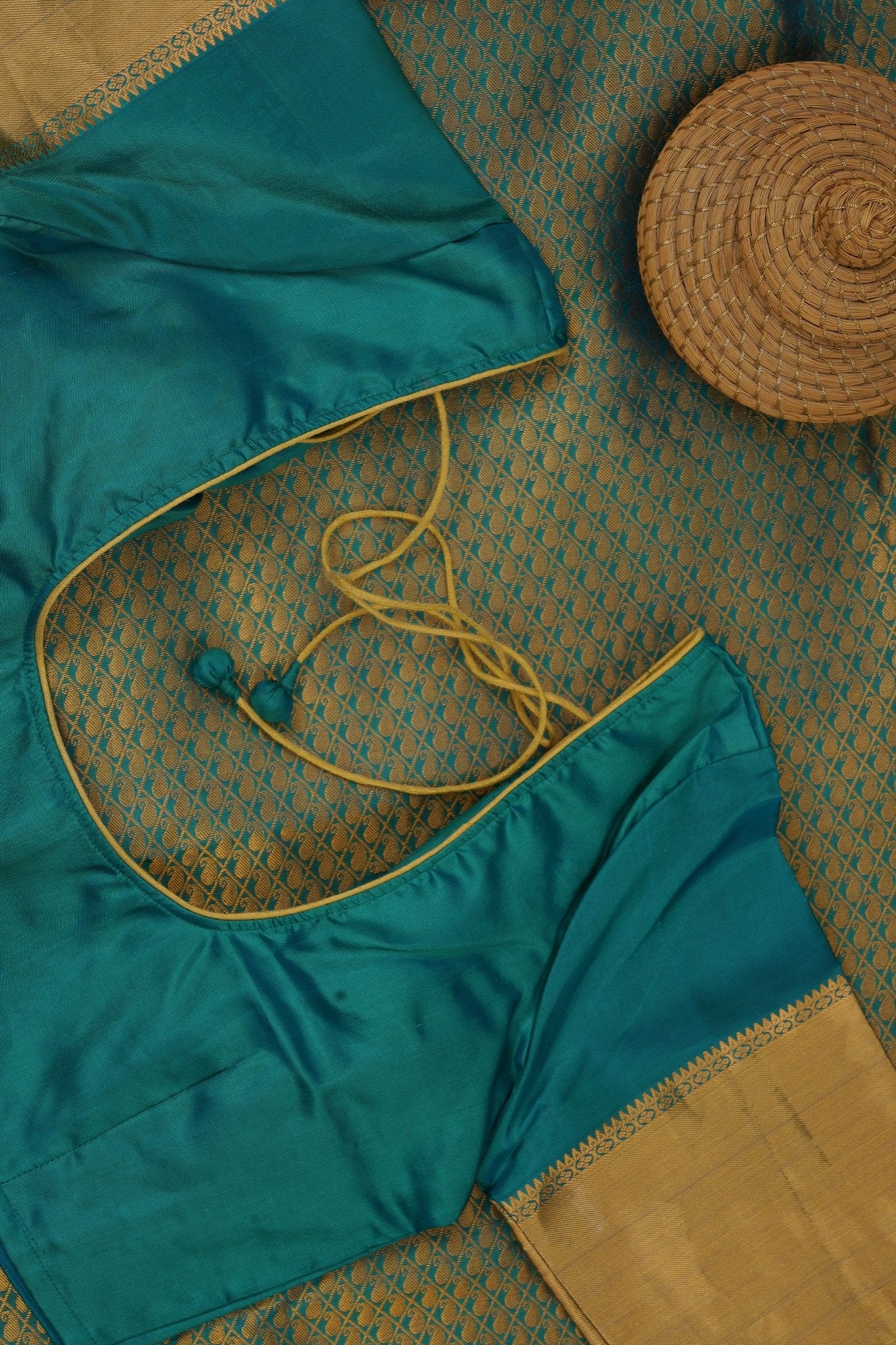 Luxurious Handloom Silk Saree with Grand Pallu & Stitched Blouse Saree JCS Fashions