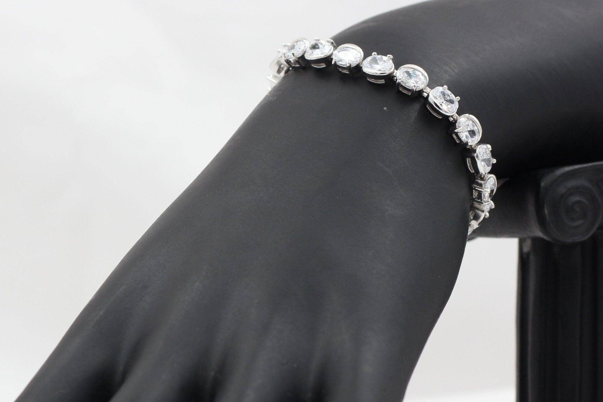 Sparkling Cubic Zirconia Tennis Bracelet in Silver Polish - 8 Inches Jewelry JCS Fashions